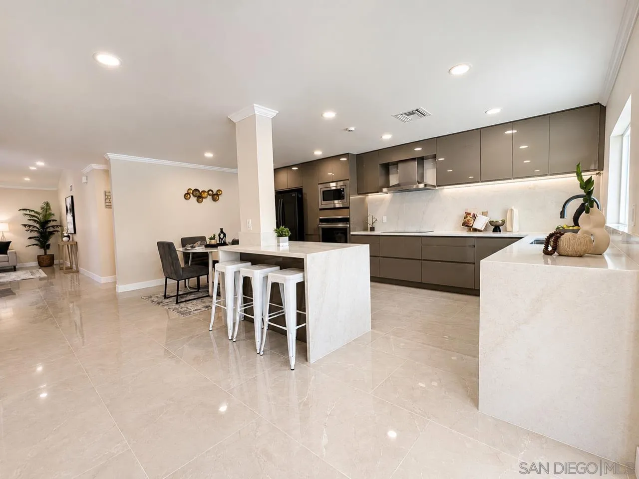 https://cdn.realtyfeed.com/cdn/127/260014498/4a32f9df6193134cabf0eda6f3ea9d37.webp