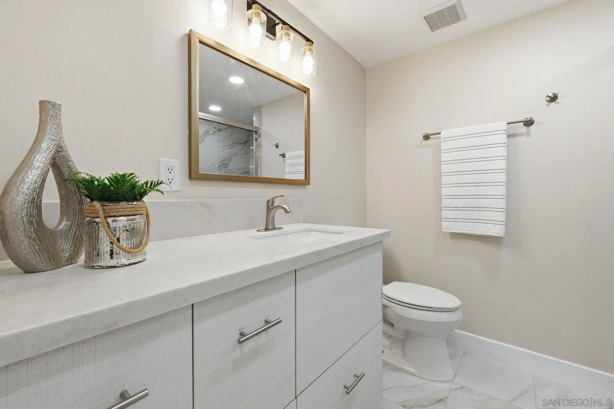 https://cdn.realtyfeed.com/cdn/127/260014498/91d11a84c0b5605849dfcfe65aec9d93.webp