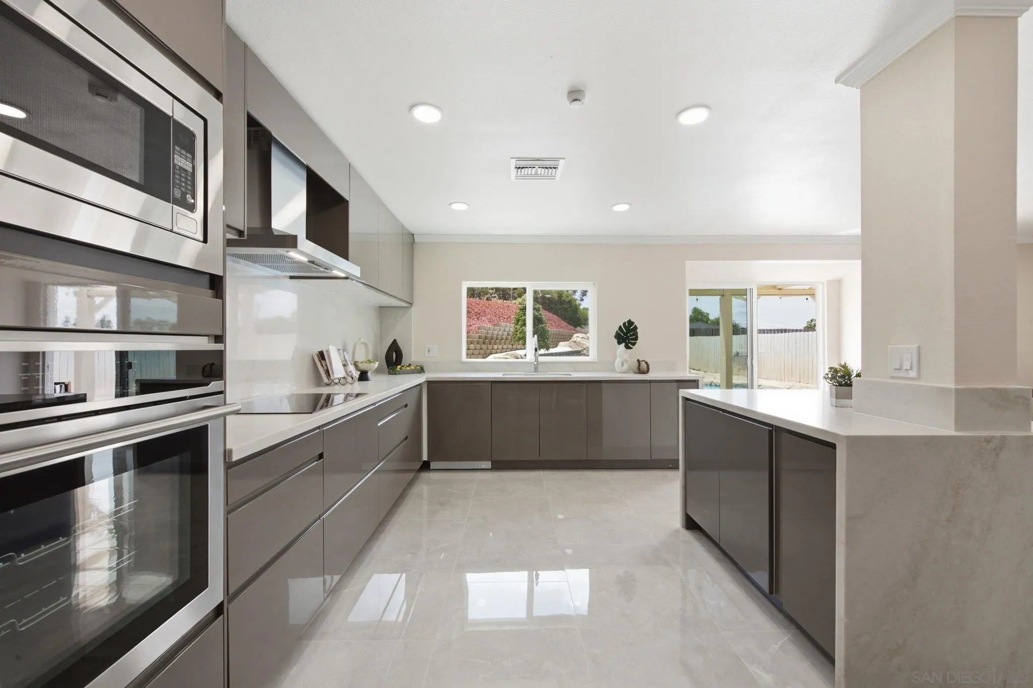 https://cdn.realtyfeed.com/cdn/127/260014498/95962027bed2247274e2998f43e0e82e.webp