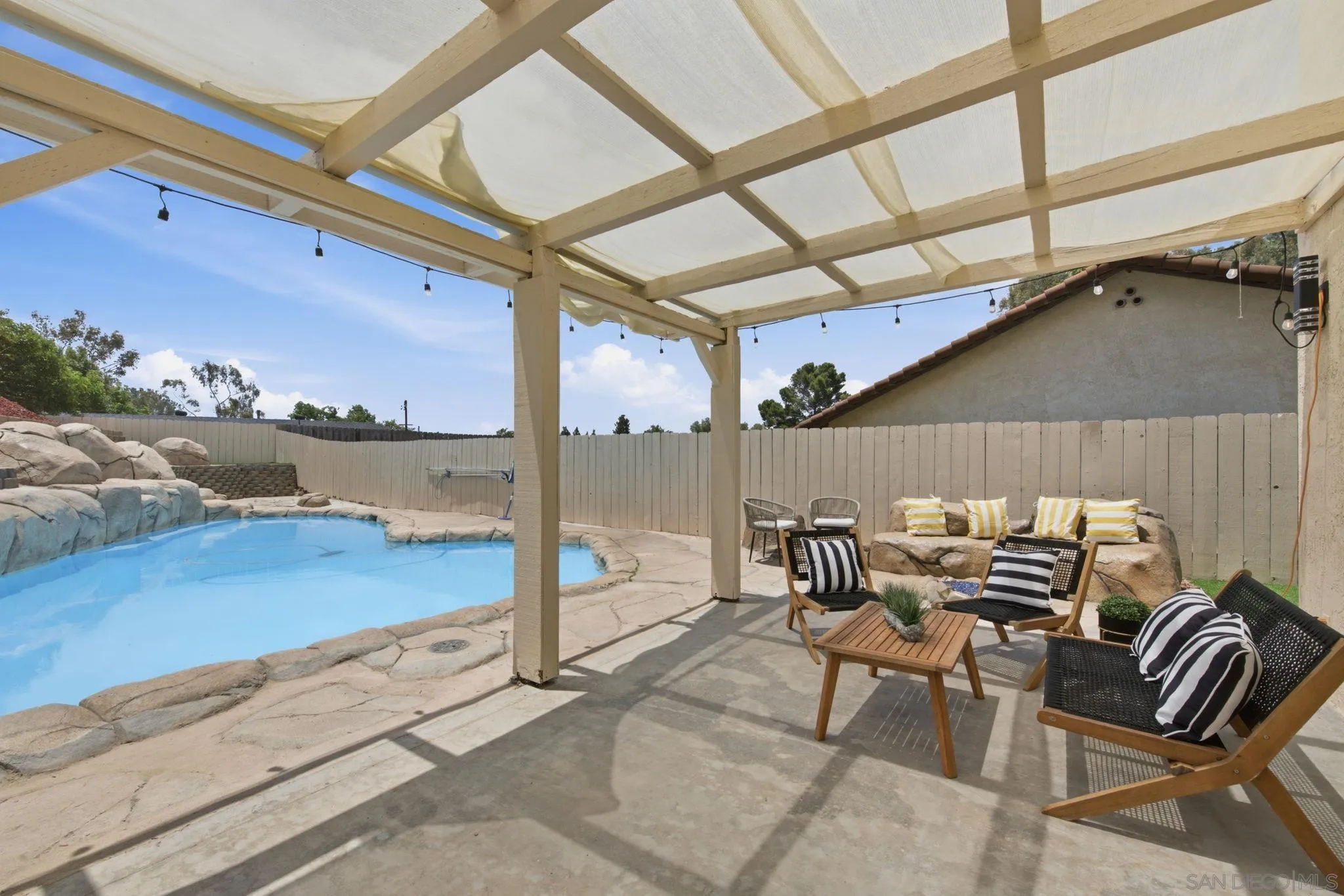 https://cdn.realtyfeed.com/cdn/127/260014498/99b415499879b1f0530f7cc39fdff77c.webp
