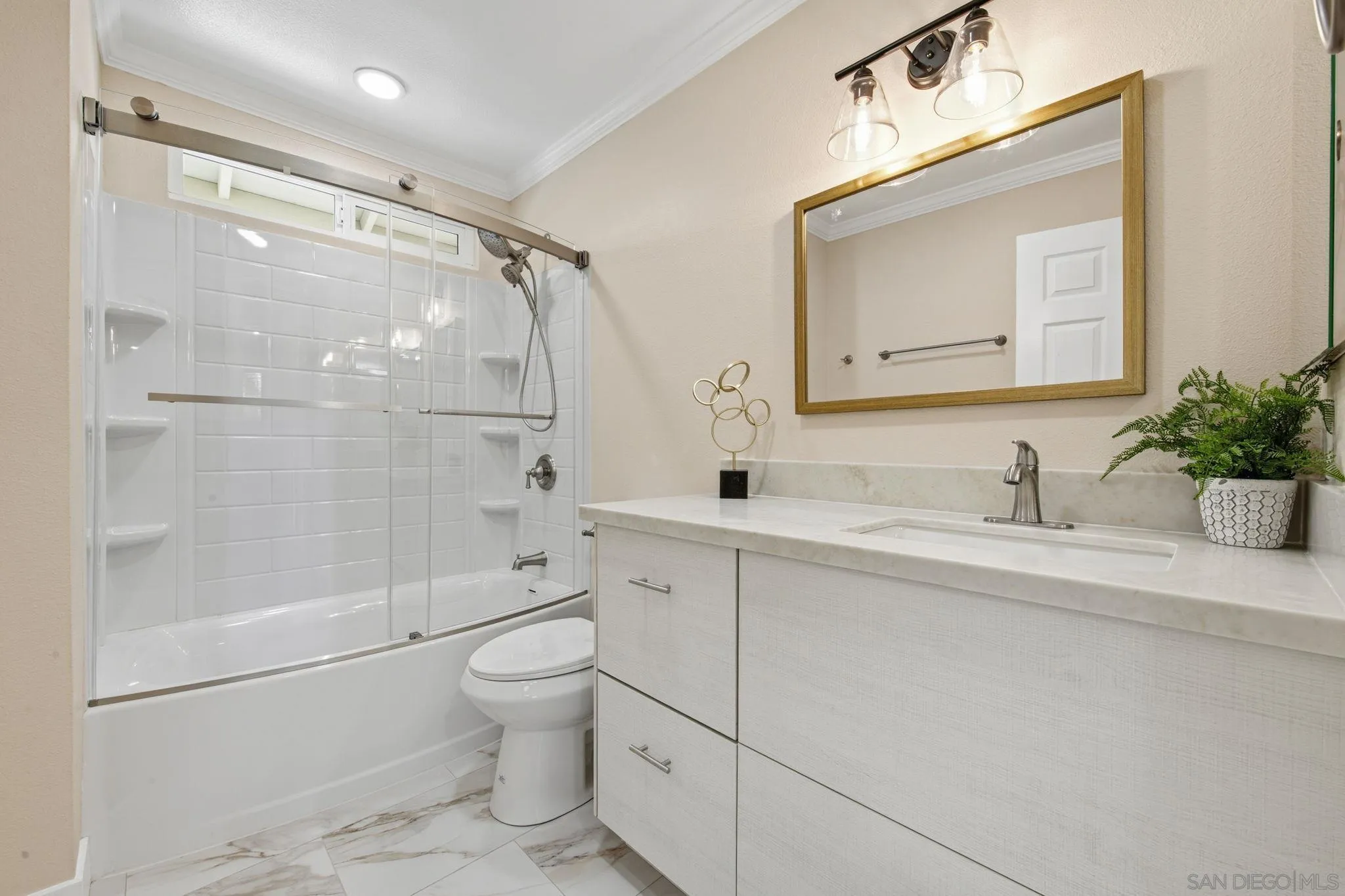 https://cdn.realtyfeed.com/cdn/127/260014498/ade47ff5a362f770b8787e02350ad00e.webp