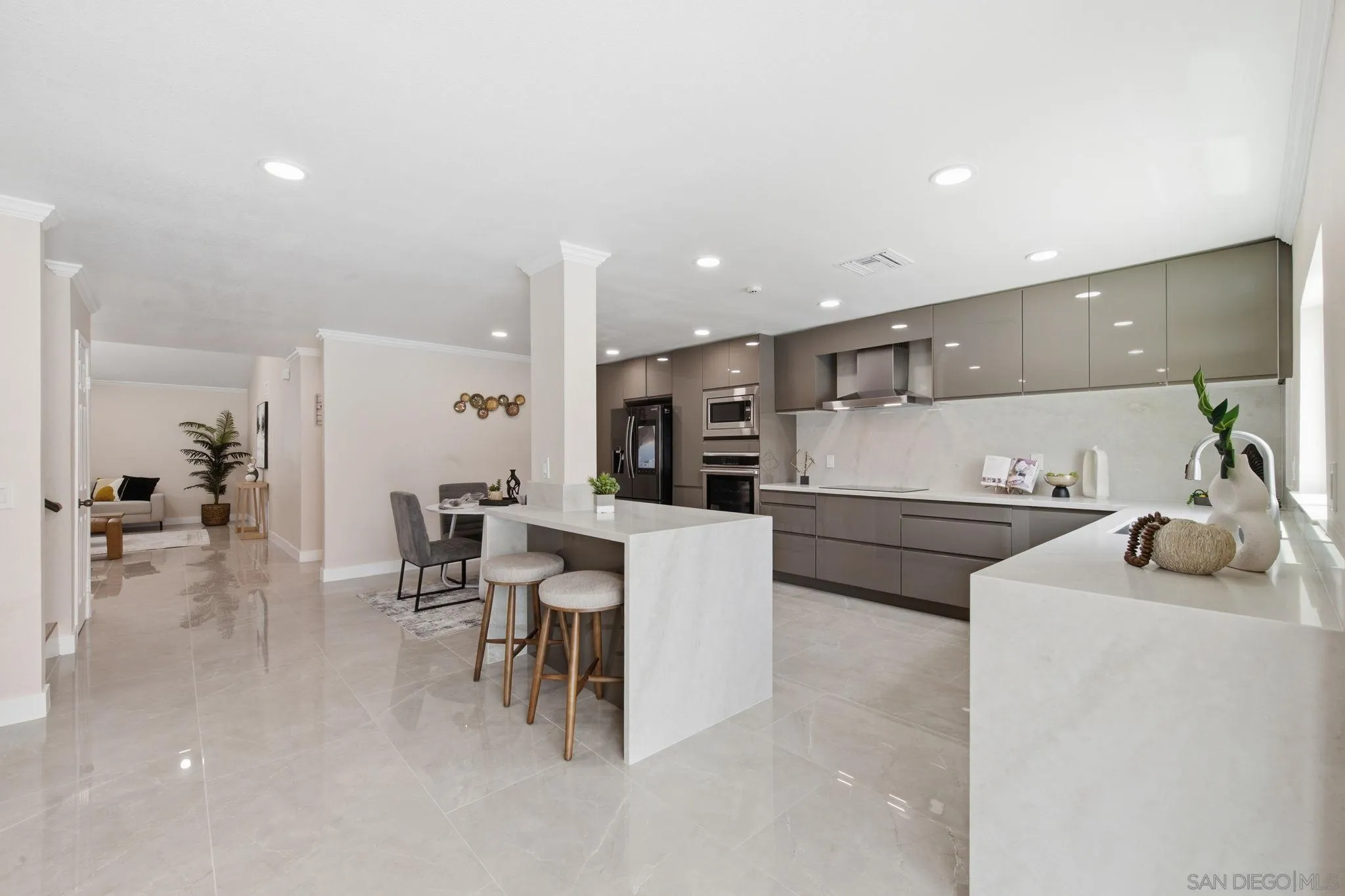 https://cdn.realtyfeed.com/cdn/127/260014498/bed7cf763b3f7e672432344102734414.webp