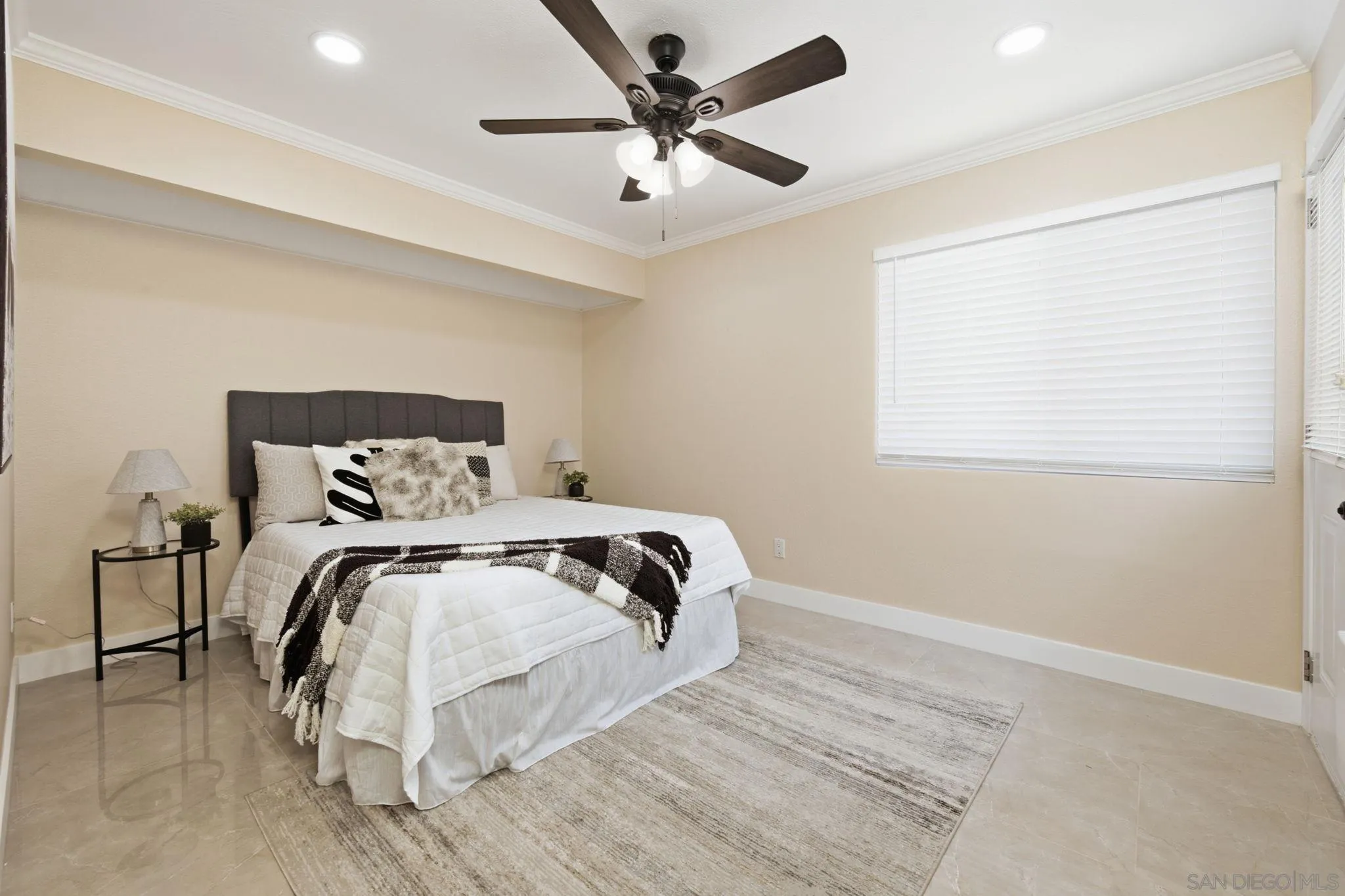 https://cdn.realtyfeed.com/cdn/127/260014498/d8e8c61e69b8a9e29547155b3786a735.webp