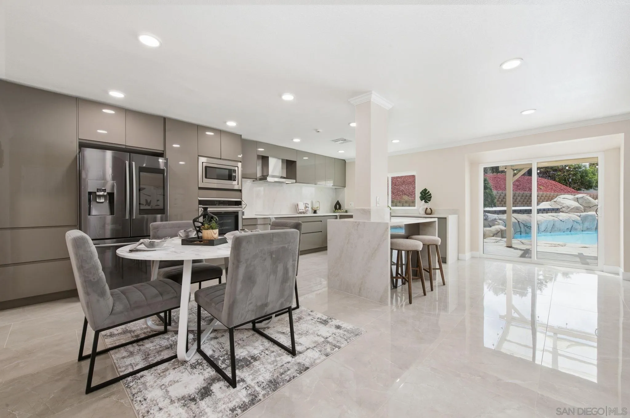 https://cdn.realtyfeed.com/cdn/127/260014498/e0effb30d3c05c497a16712bd17c2d02.webp