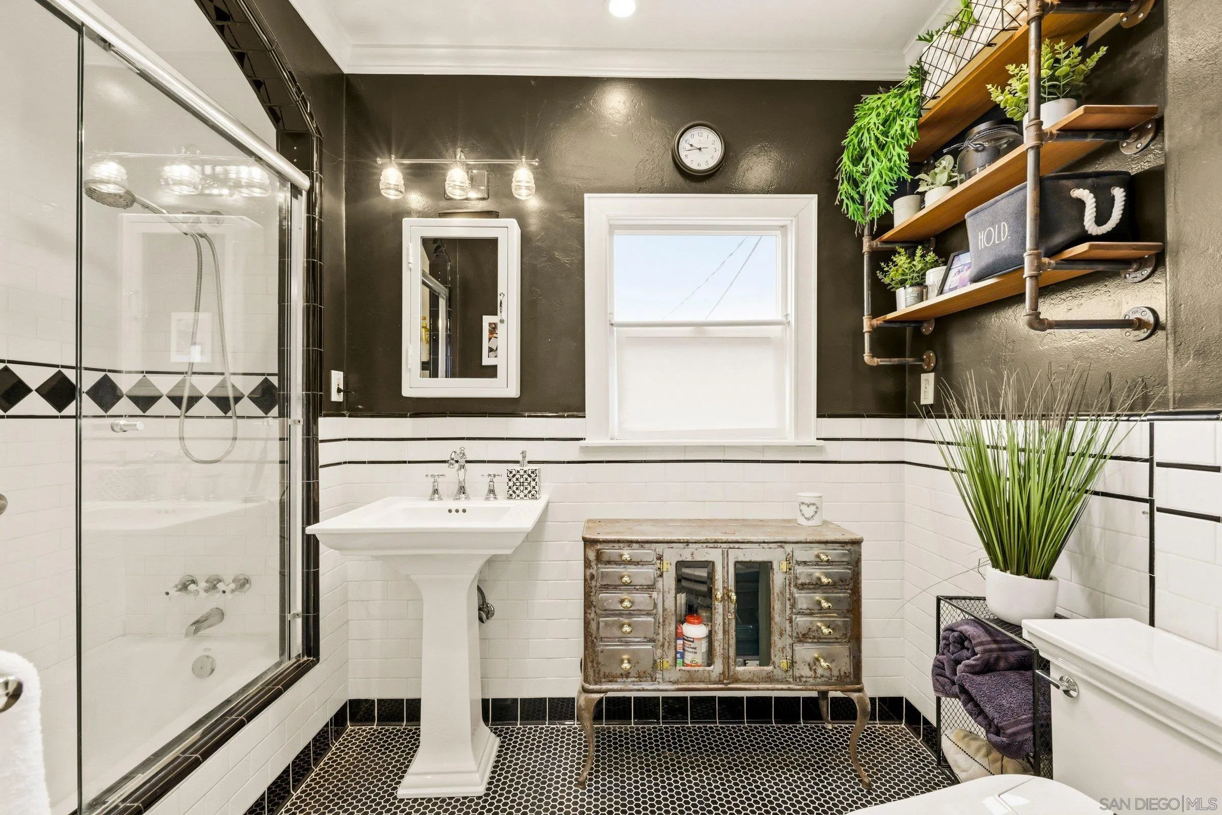 https://cdn.realtyfeed.com/cdn/127/260014515/36f6a31ef6012900f1a539ec0b487099.webp