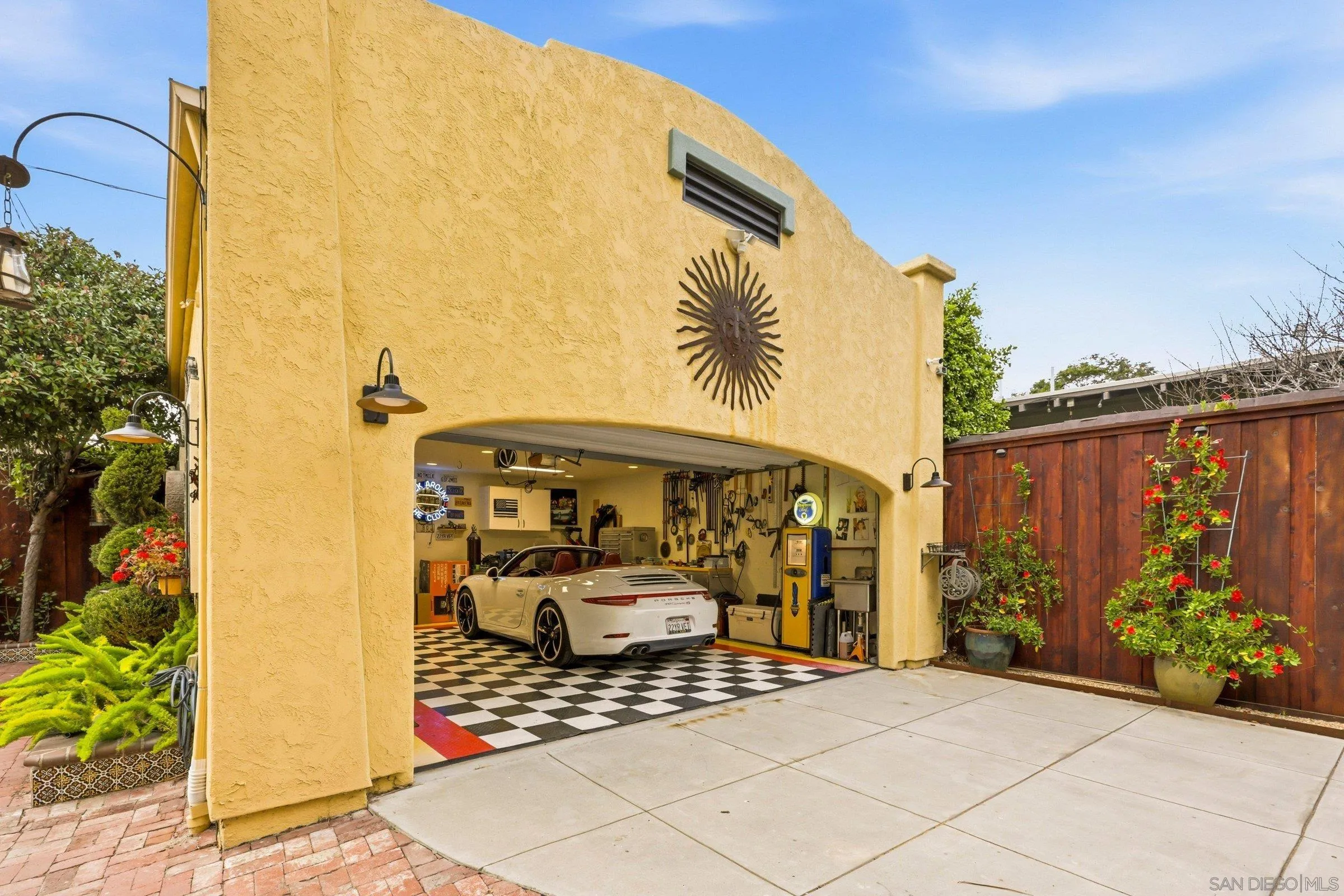 https://cdn.realtyfeed.com/cdn/127/260014515/52c5350b68a2a128fb6150a03cb80361.webp