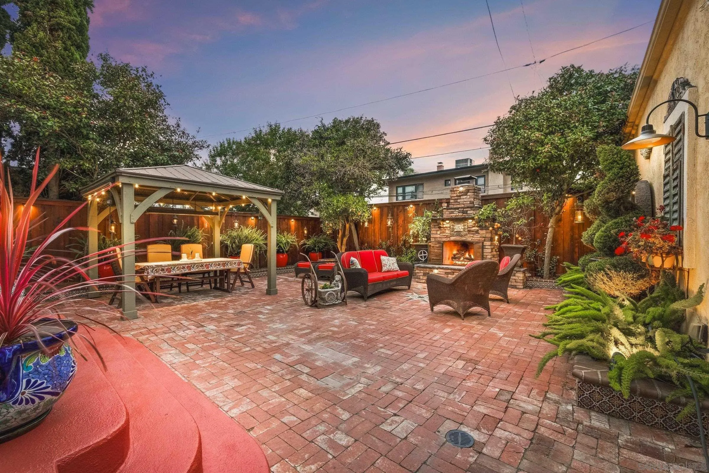 https://cdn.realtyfeed.com/cdn/127/260014515/ddcda10a01848af0276283050c3ef46d.webp