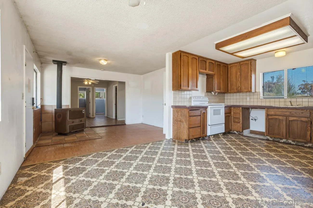https://cdn.realtyfeed.com/cdn/127/260014532/0e7e5f60750366c07a0f09d5aff57261.webp