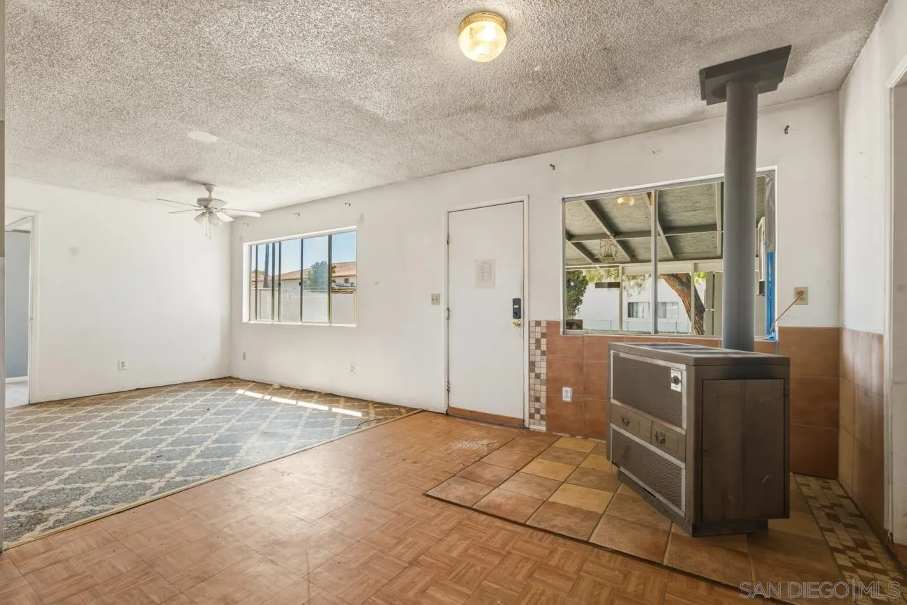 https://cdn.realtyfeed.com/cdn/127/260014532/119ff77ec535422431f9865bccc7aa00.webp