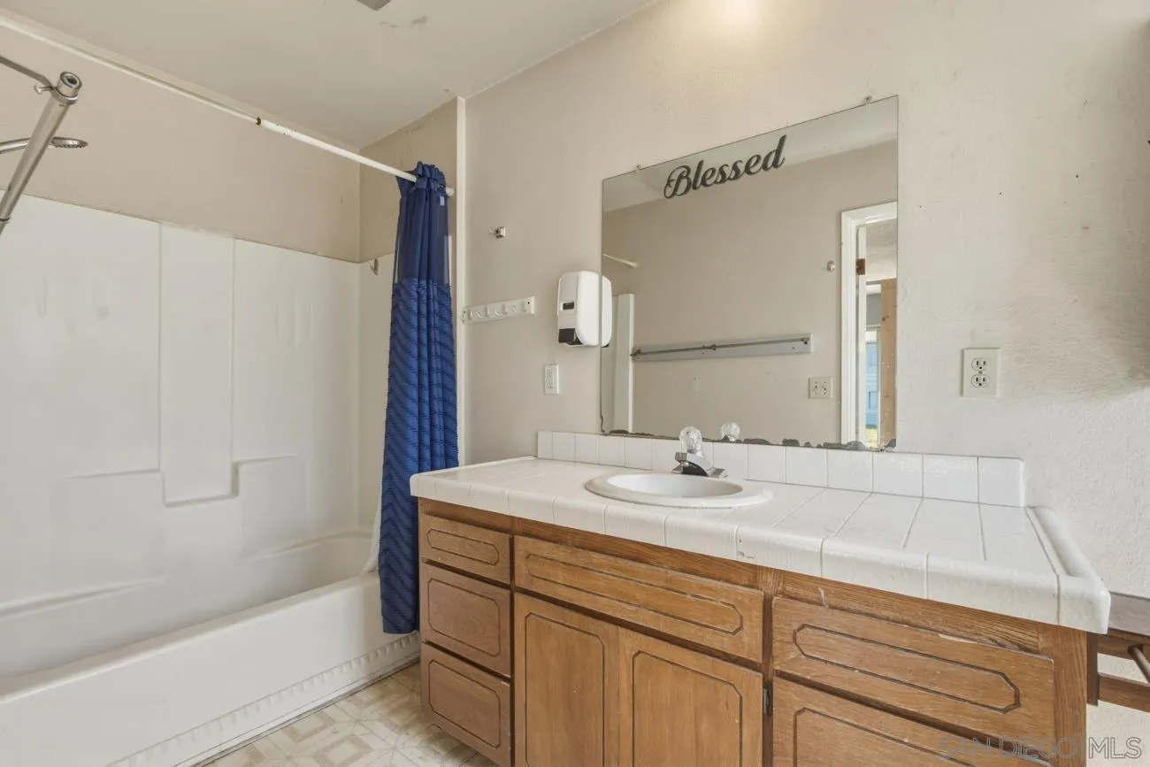 https://cdn.realtyfeed.com/cdn/127/260014532/ce69bdf7b1f39d499d0de1a6af7409b0.webp