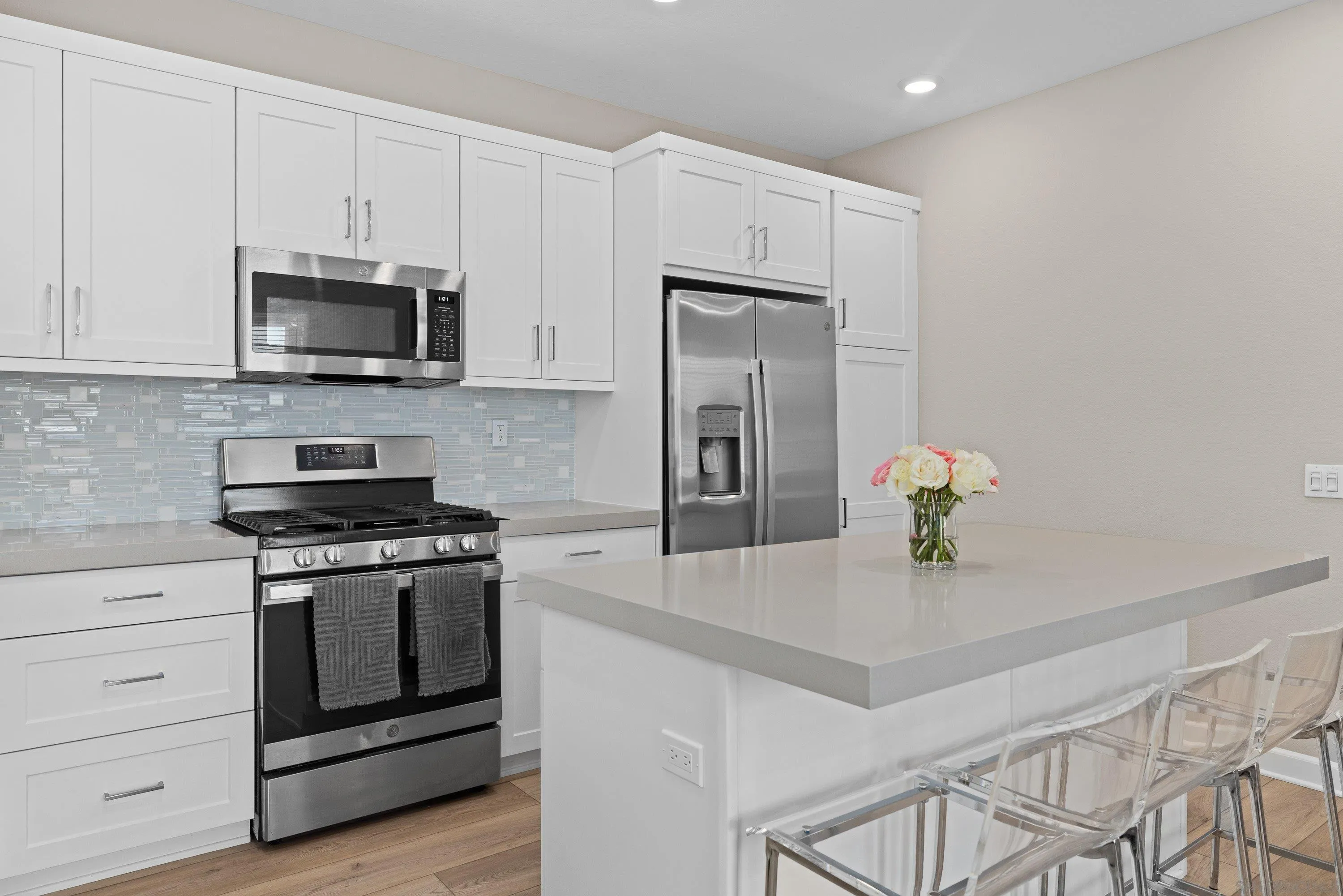 https://cdn.realtyfeed.com/cdn/127/260014534/09c4b75c7f496f448055e293ec3aafe7.webp