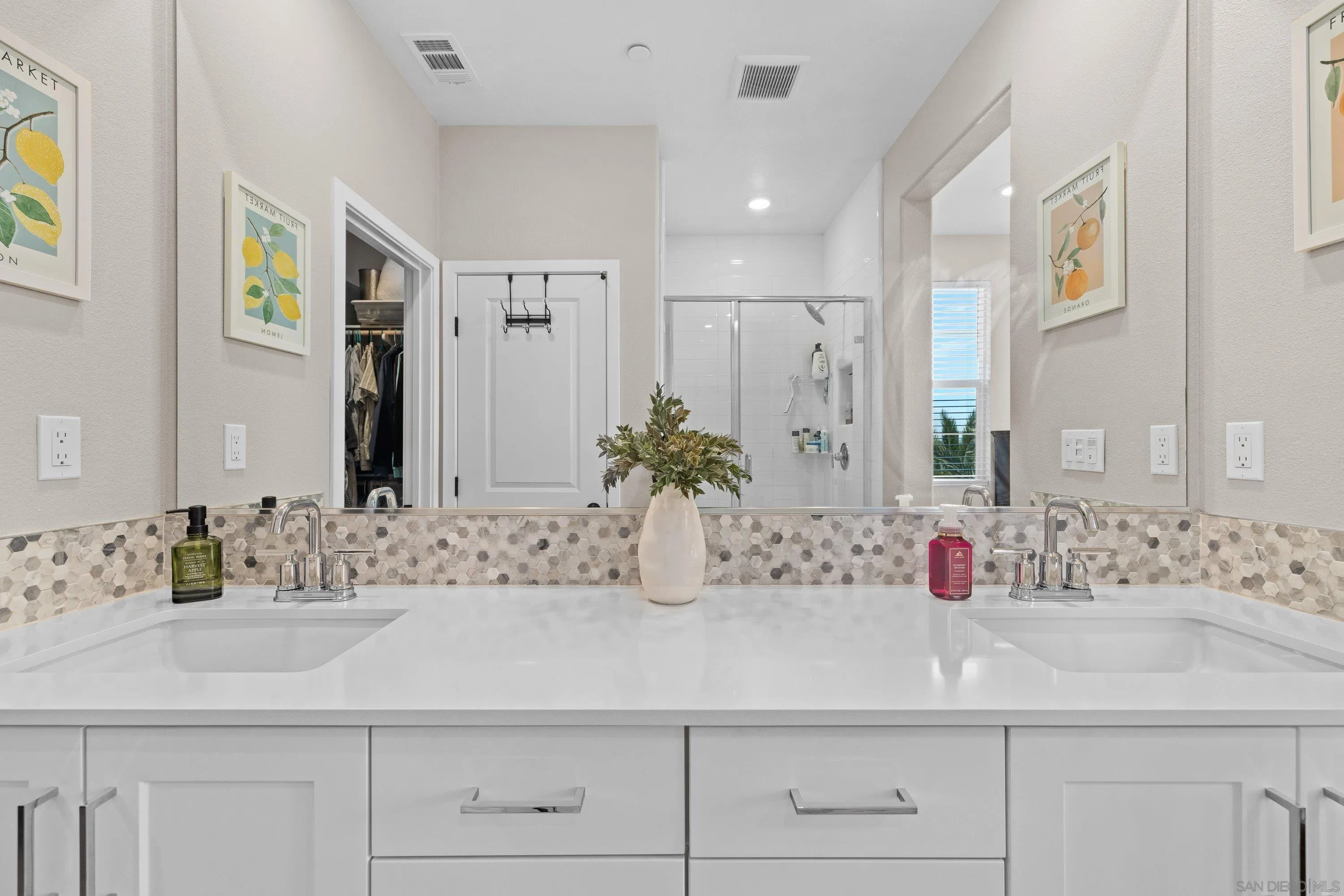 https://cdn.realtyfeed.com/cdn/127/260014534/566891924f6f4483b0e589a6a9c272bd.webp