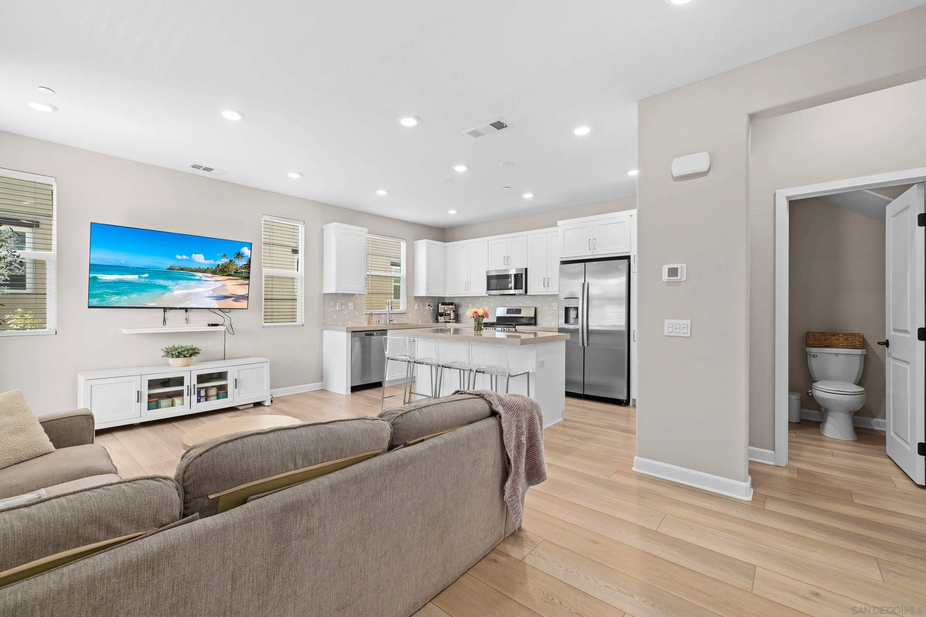 https://cdn.realtyfeed.com/cdn/127/260014534/60d8b79939e2438b29d545ecbe8635b7.webp
