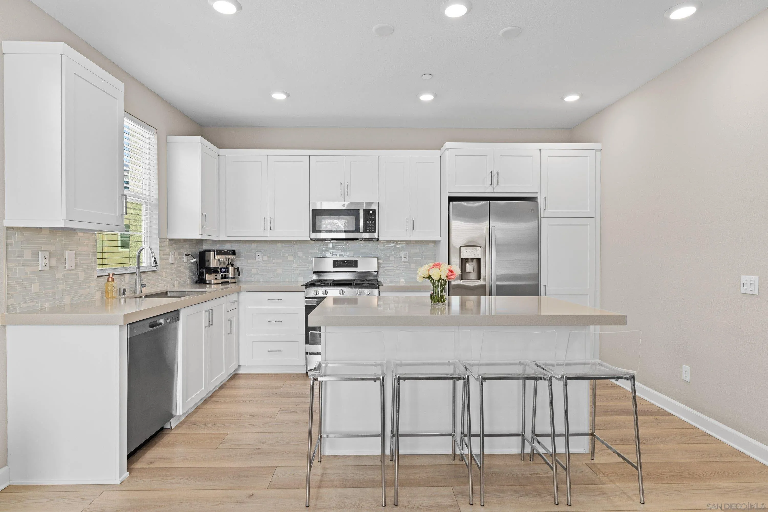 https://cdn.realtyfeed.com/cdn/127/260014534/842e826f2bb38d81c6f3a24752dff8df.webp