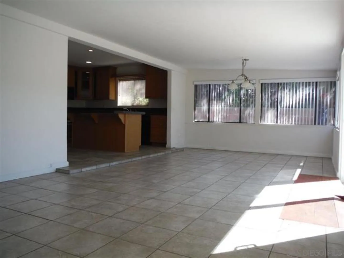 https://cdn.realtyfeed.com/cdn/127/260014536/8321eee5ab115e775dd53ef6e12adf31.webp