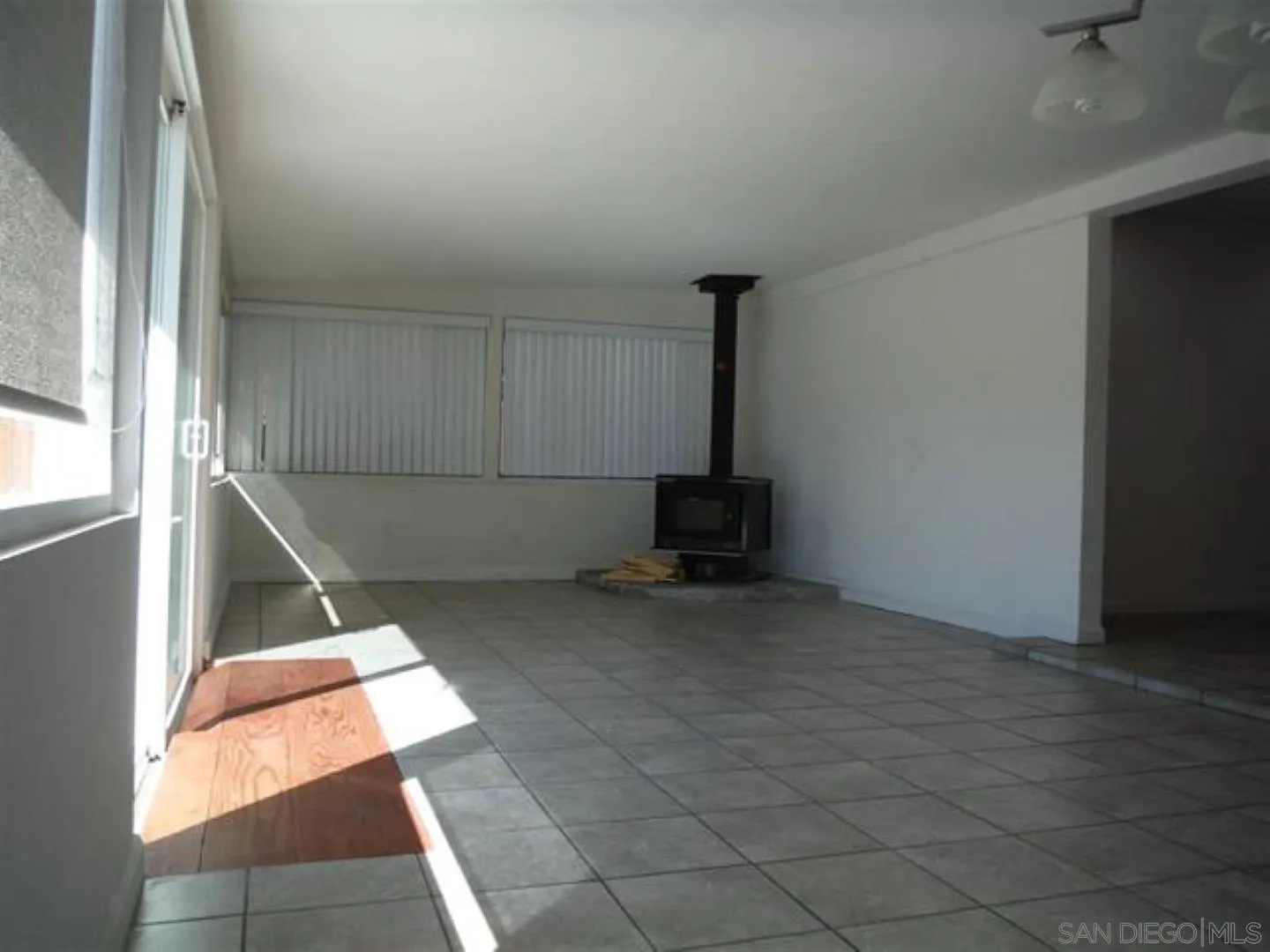 https://cdn.realtyfeed.com/cdn/127/260014536/94297ee3f9c6d44db36034c77836b61d.webp