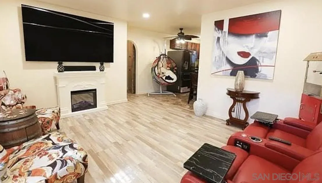 Photo #2: 260014545 Listing: Photo #2