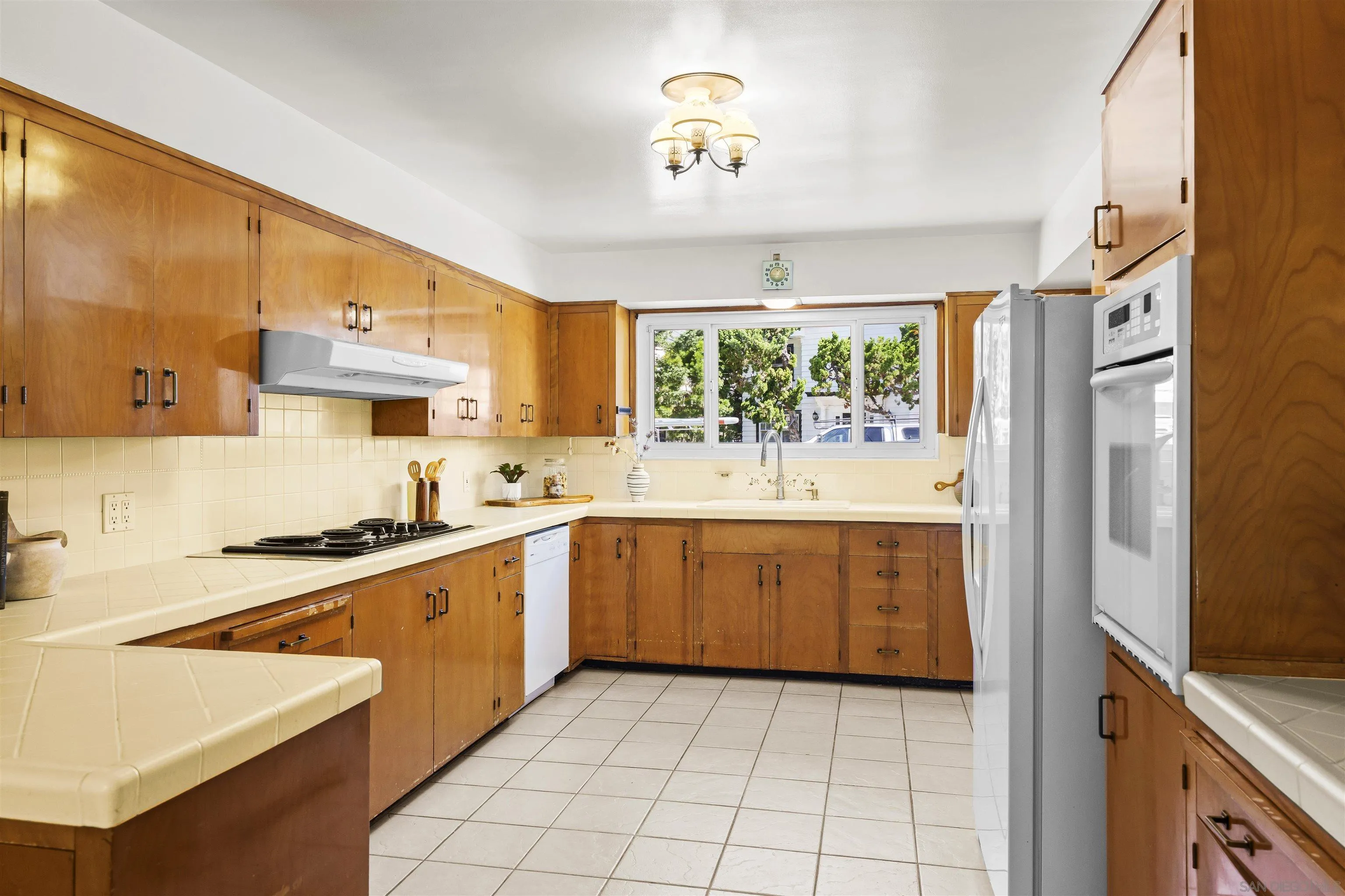 https://cdn.realtyfeed.com/cdn/127/260014546/4211c8a8ee12d5063baa1d536b0d77b2.webp