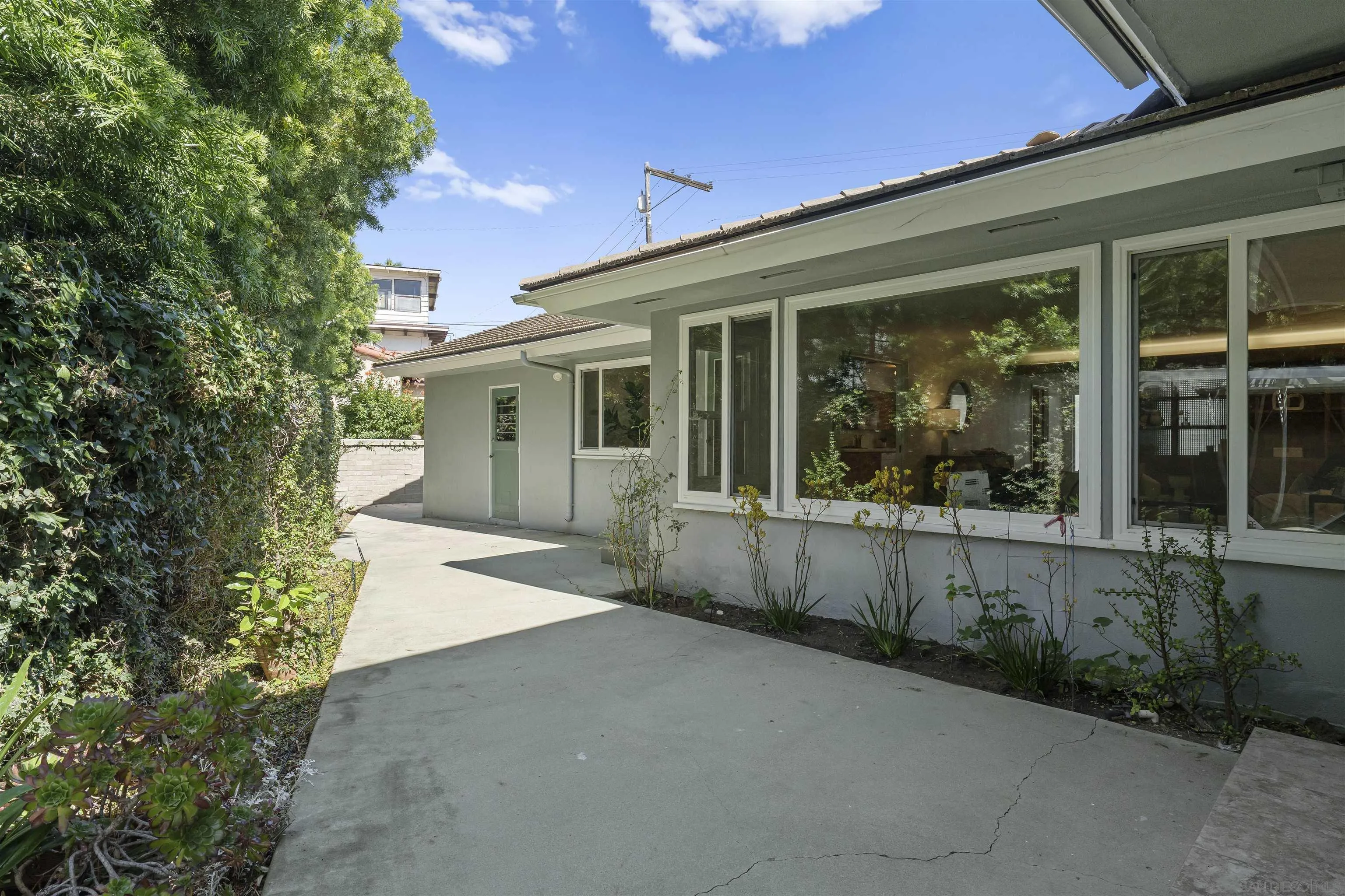 https://cdn.realtyfeed.com/cdn/127/260014546/ed1a1acef7ca82763f2c5837ad235e56.webp
