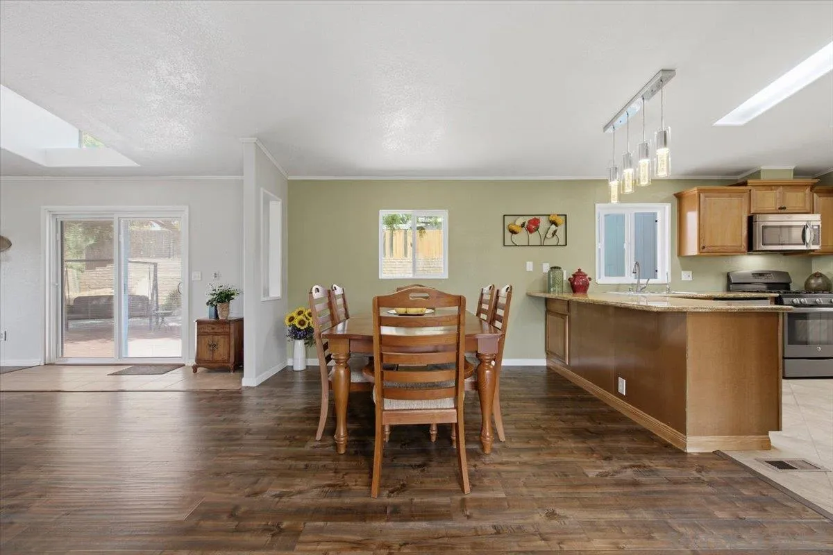 https://cdn.realtyfeed.com/cdn/127/260014547/33fd2502e5168dcc1ed5133266b52818.webp
