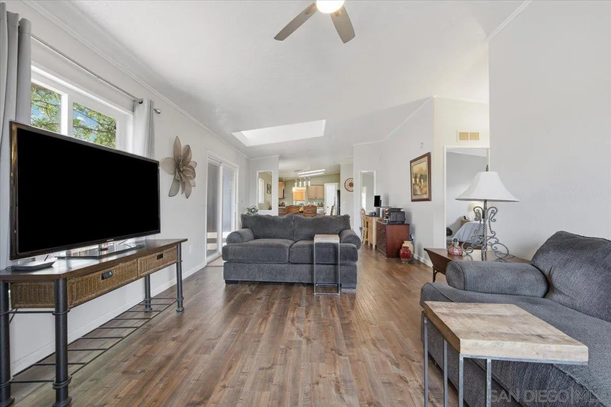 https://cdn.realtyfeed.com/cdn/127/260014547/823739e1fd830935c4ffff33b04bd262.webp