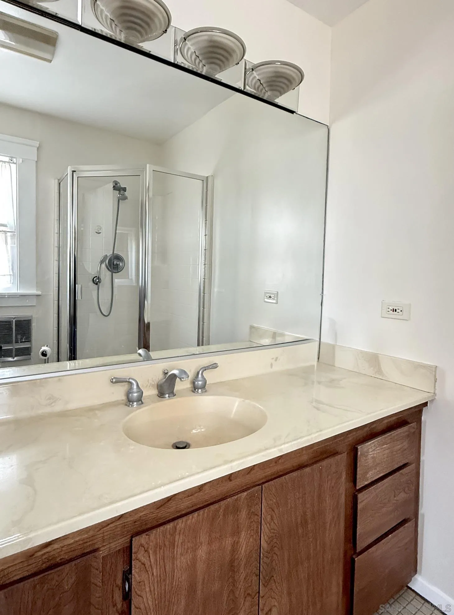 https://cdn.realtyfeed.com/cdn/127/260014550/7409c1677335875587af0651d587c7a6.webp