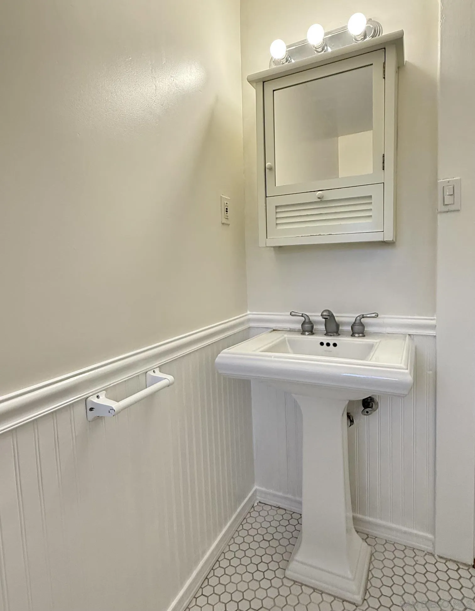 https://cdn.realtyfeed.com/cdn/127/260014550/f9a32395fde37c644f629aac07291505.webp