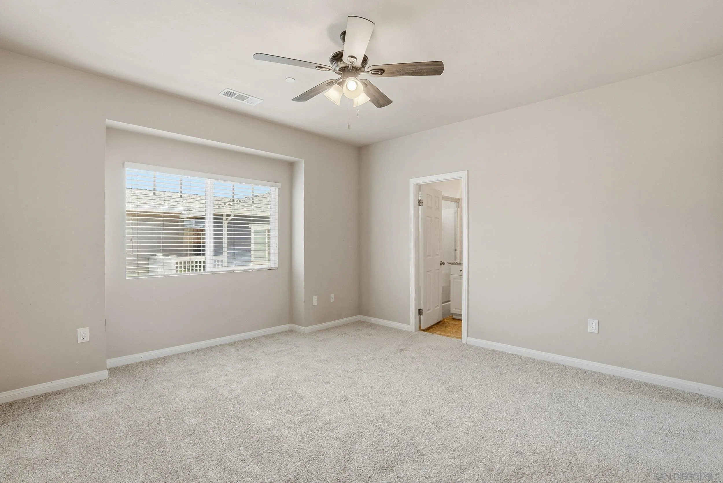 https://cdn.realtyfeed.com/cdn/127/260014565/3d00be0d45e1423355ec5574b3d708e6.webp