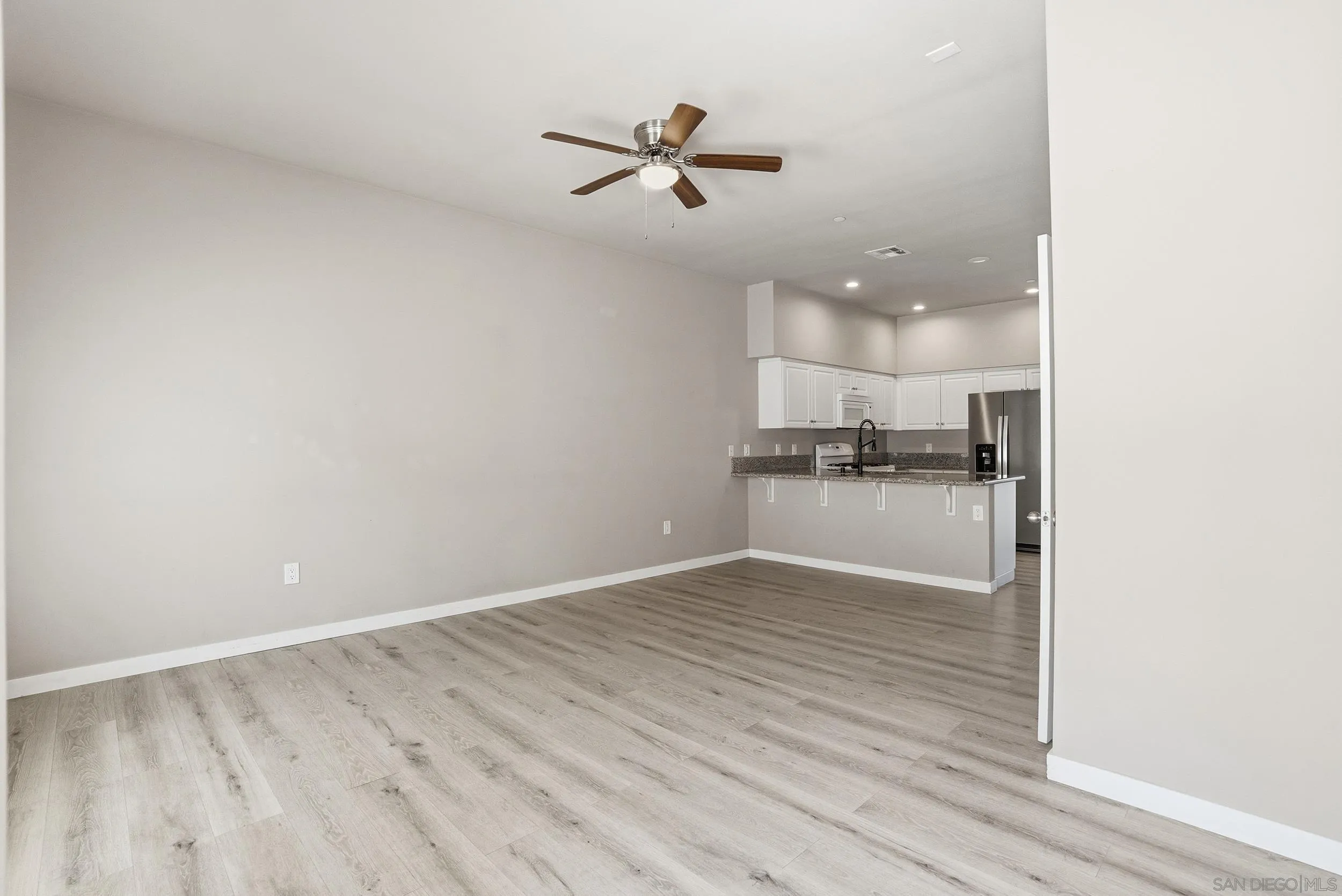 https://cdn.realtyfeed.com/cdn/127/260014565/730c932c2112b578dd5624ee683df59e.webp