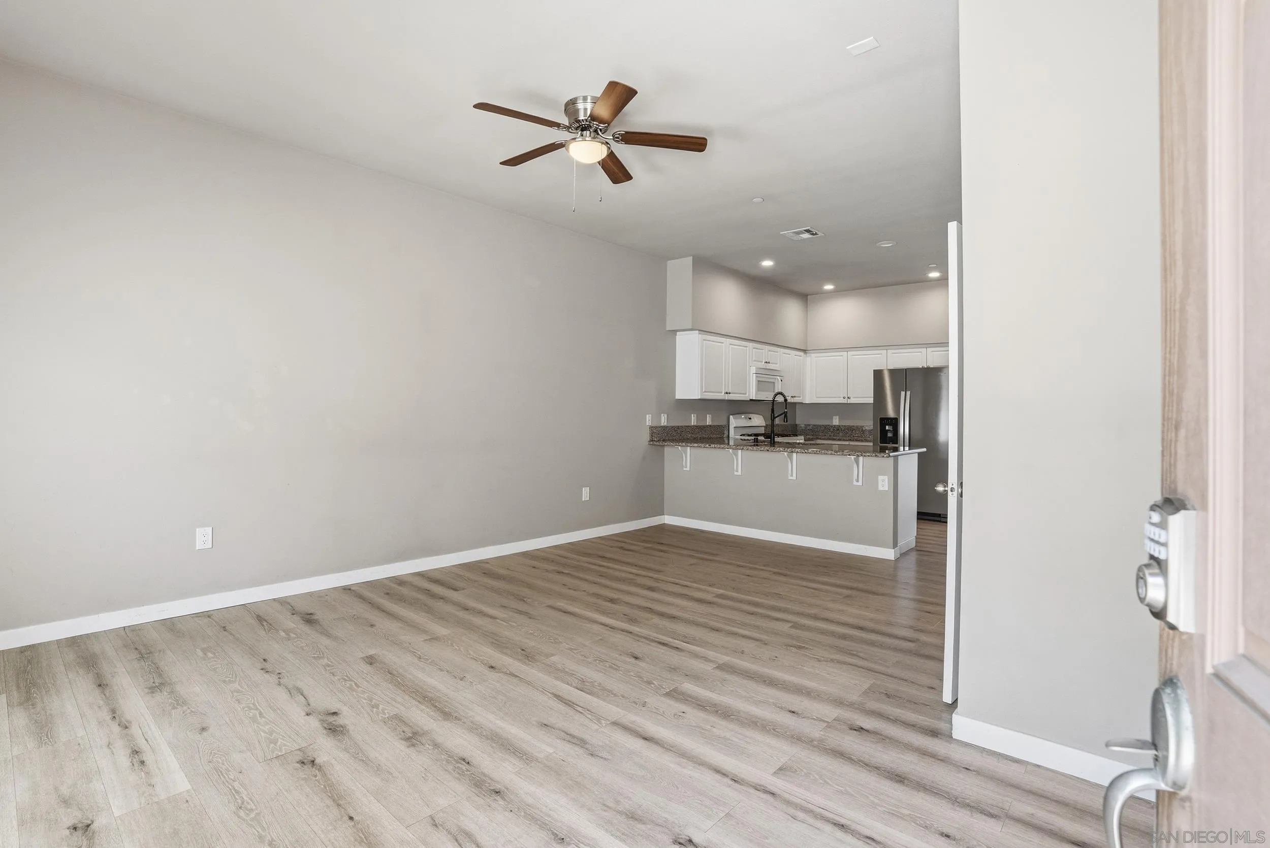 https://cdn.realtyfeed.com/cdn/127/260014565/7dbde3a35bb9b440102ad39c637afa2d.webp