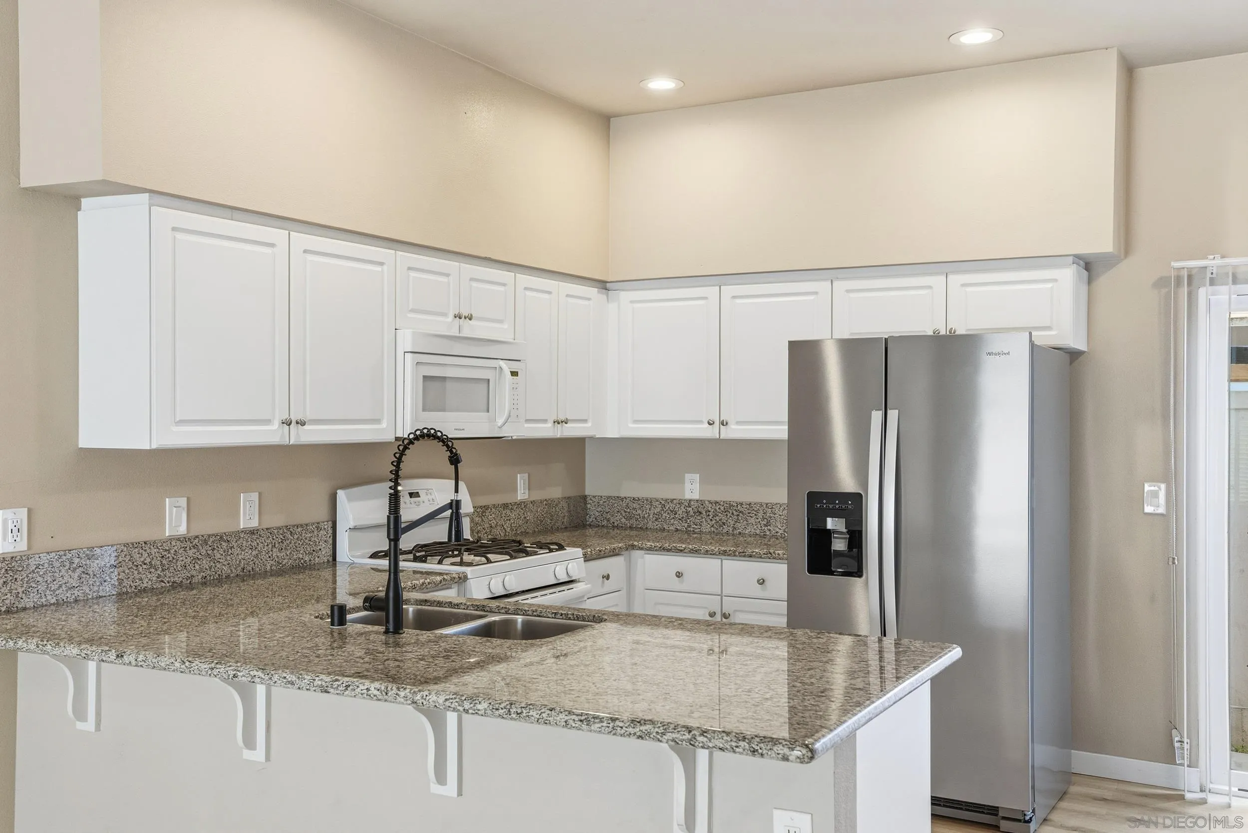 https://cdn.realtyfeed.com/cdn/127/260014565/83f3cce68171241ff374c098e1ebdc27.webp