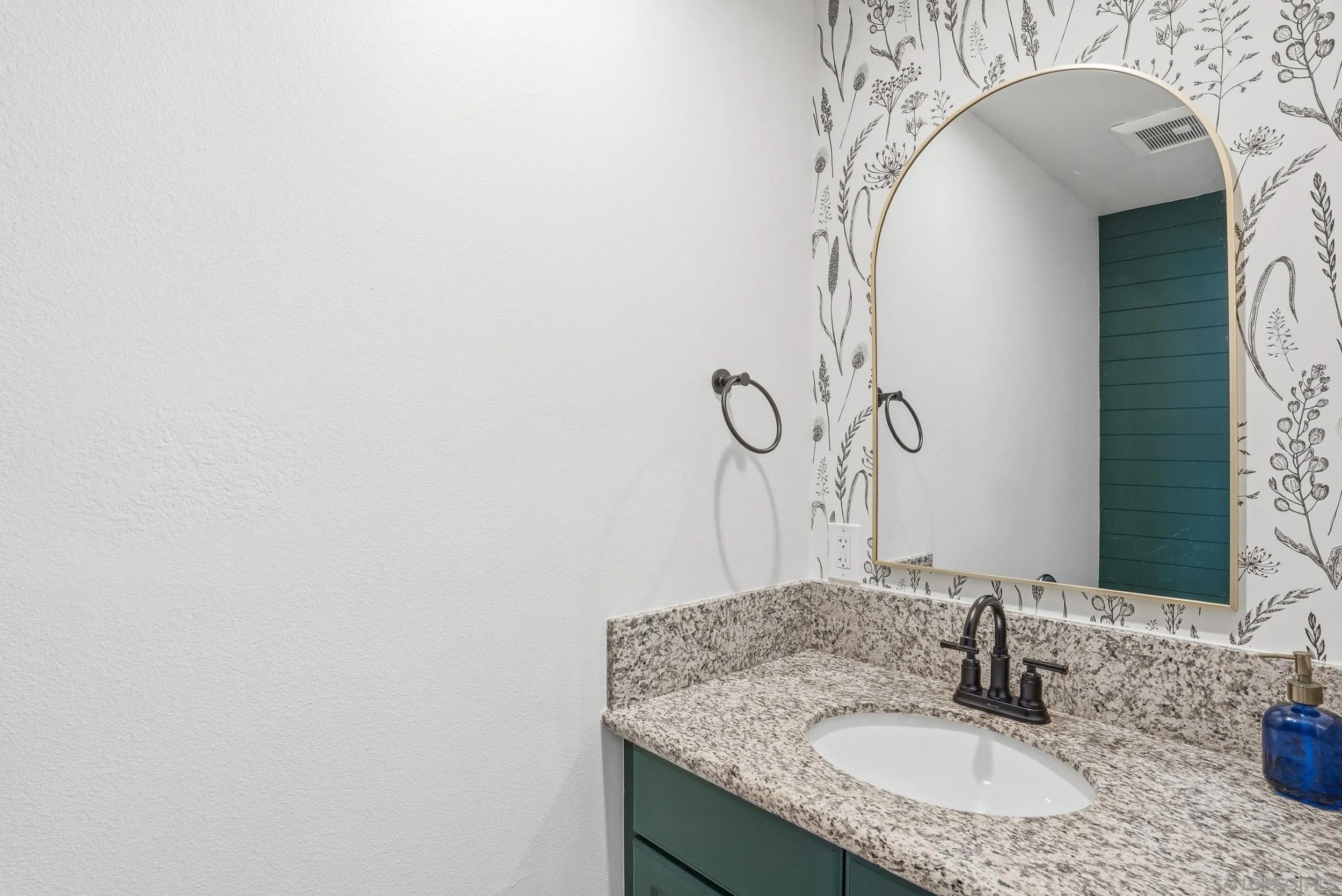 https://cdn.realtyfeed.com/cdn/127/260014565/9128adb448db2cef73857e482aec85bd.webp