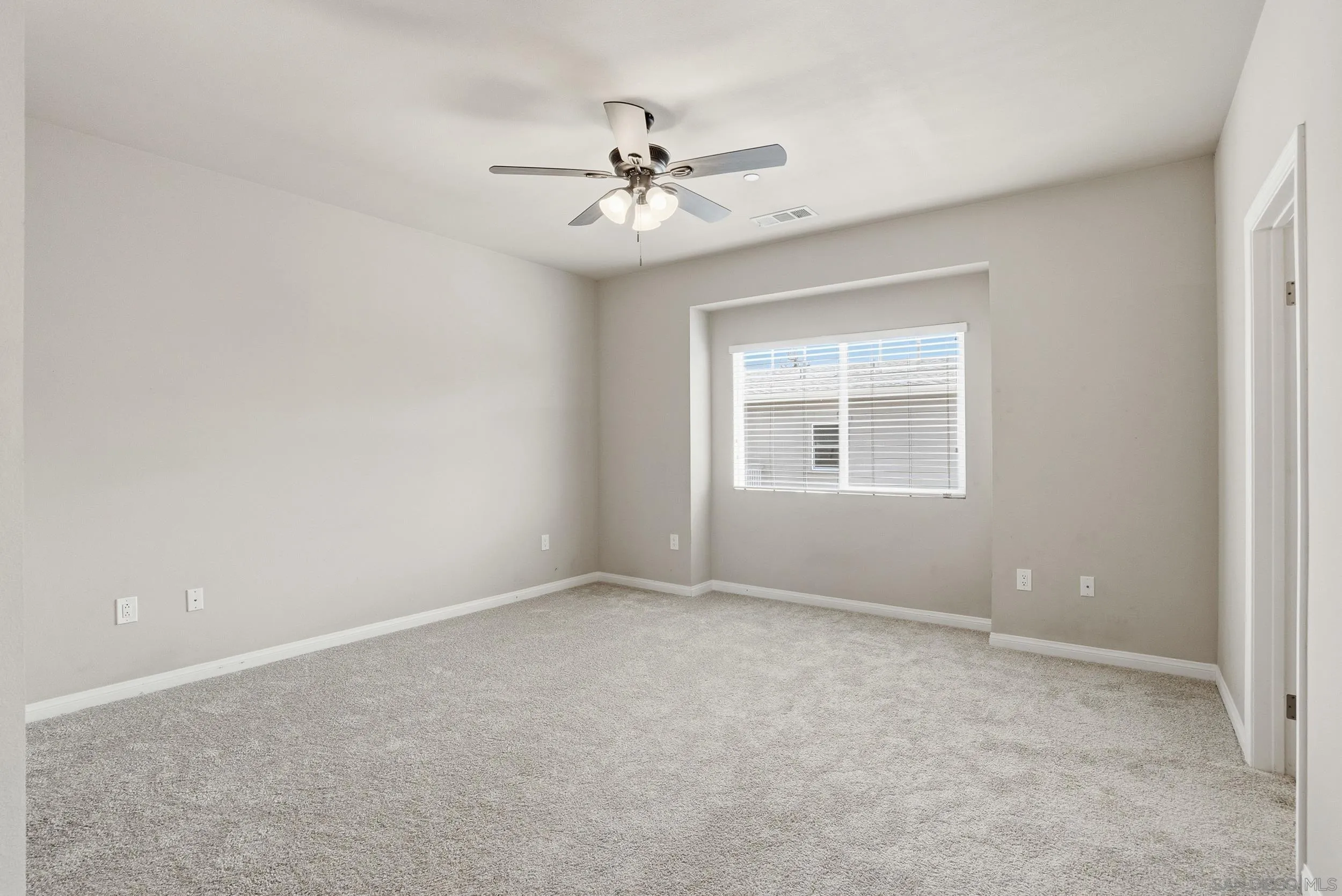 https://cdn.realtyfeed.com/cdn/127/260014565/a01a9018c981f9782381533349c74b40.webp