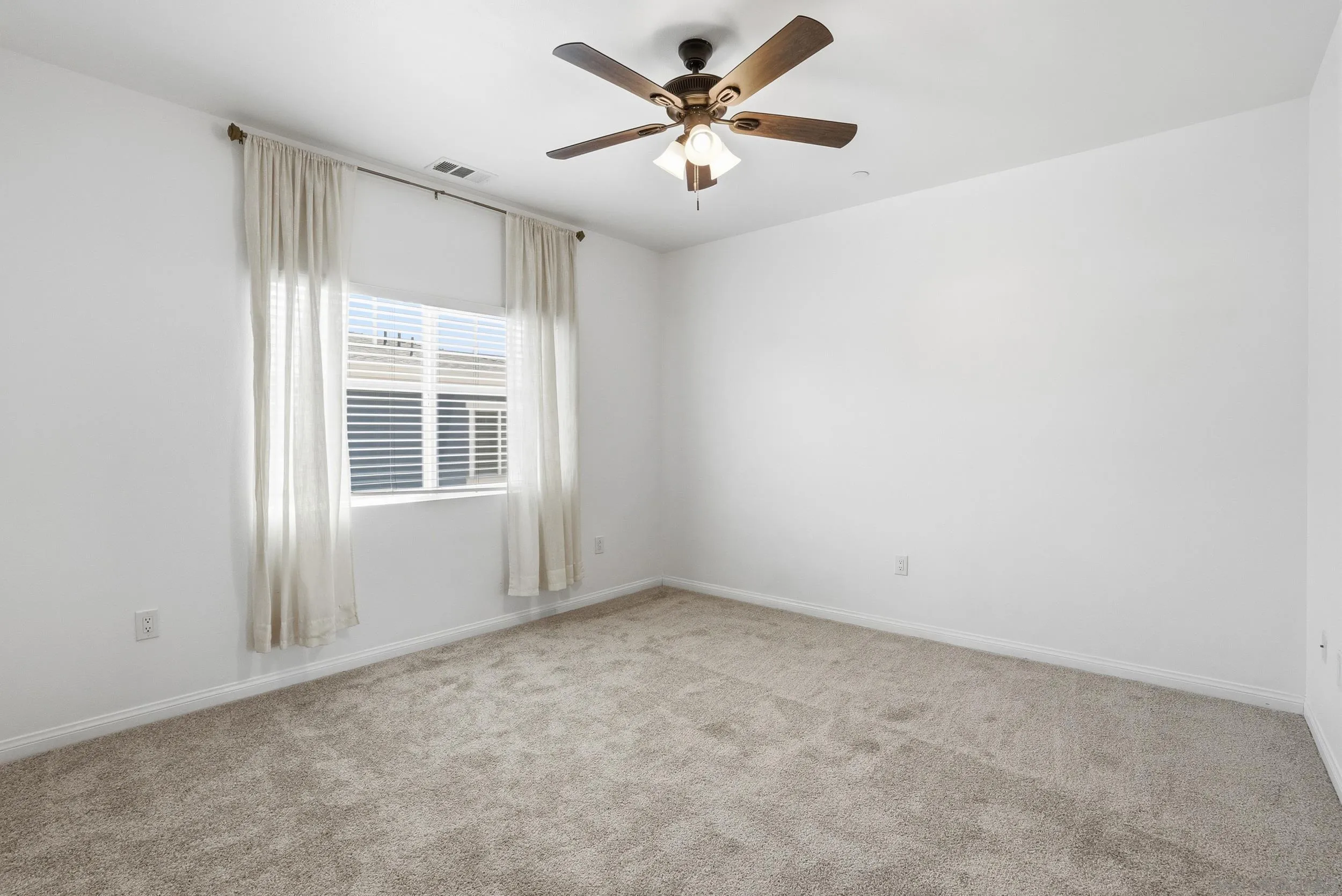 https://cdn.realtyfeed.com/cdn/127/260014565/b4d6b5fff9a2adfefceb53418c84bf5e.webp