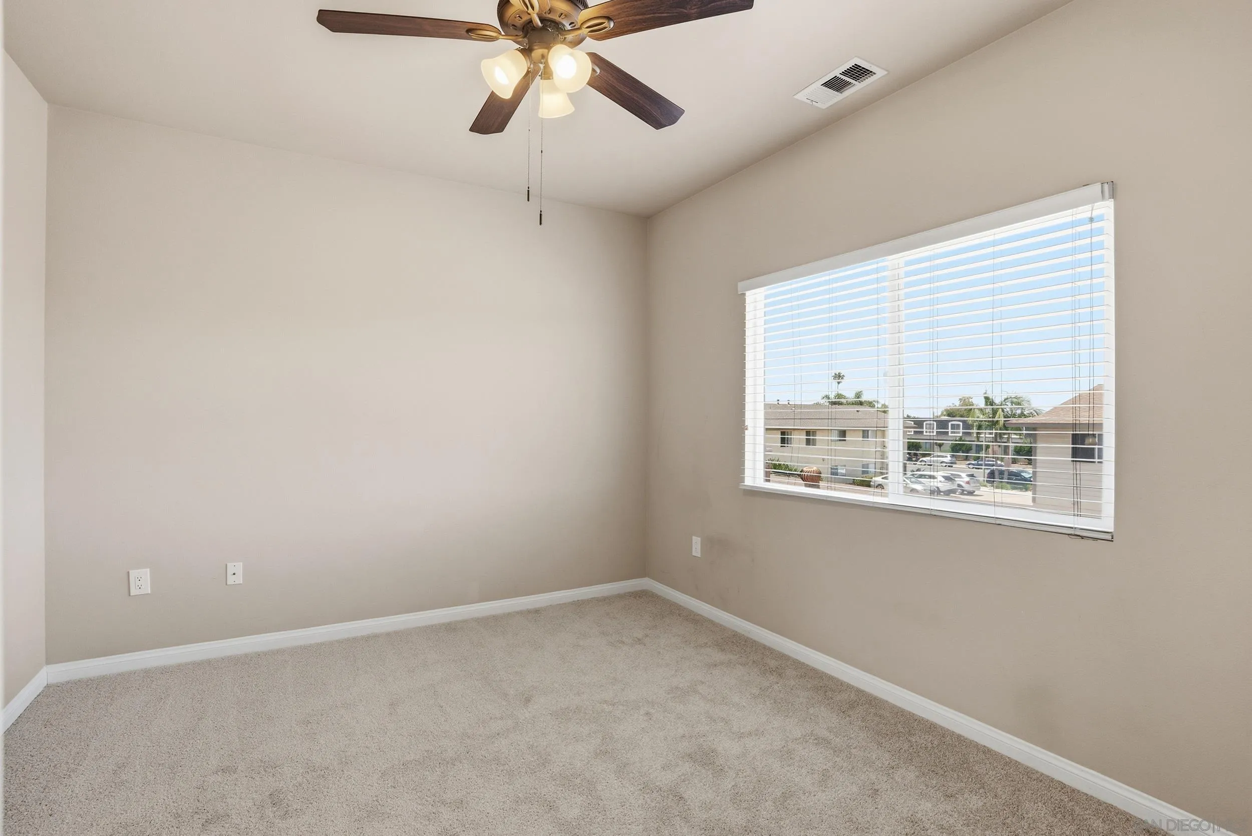 https://cdn.realtyfeed.com/cdn/127/260014565/bfdc4c3e9ce21f0d25acad9260ebdc60.webp