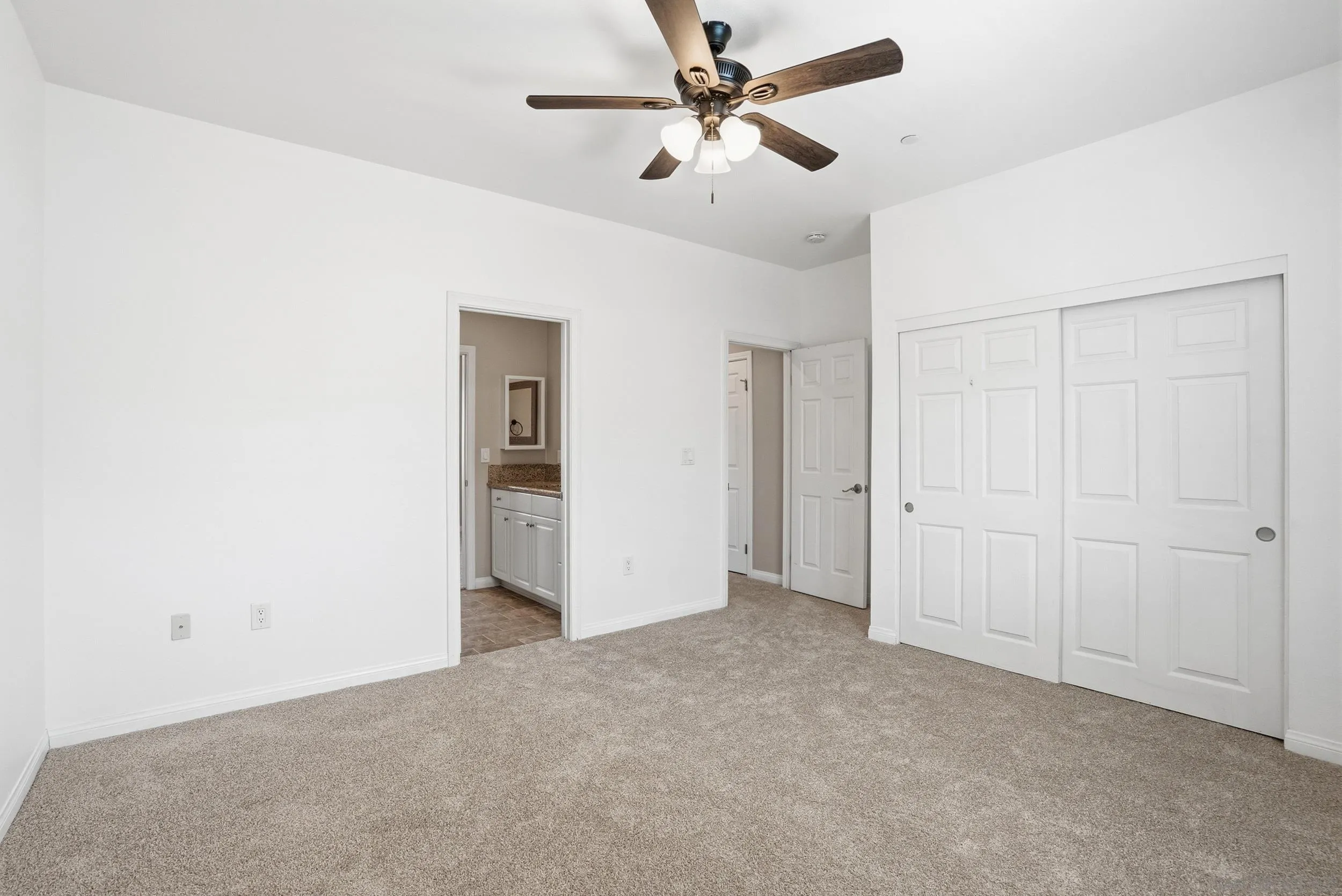 https://cdn.realtyfeed.com/cdn/127/260014565/ddfe549cb37b75dcdf2266a02c7852c2.webp