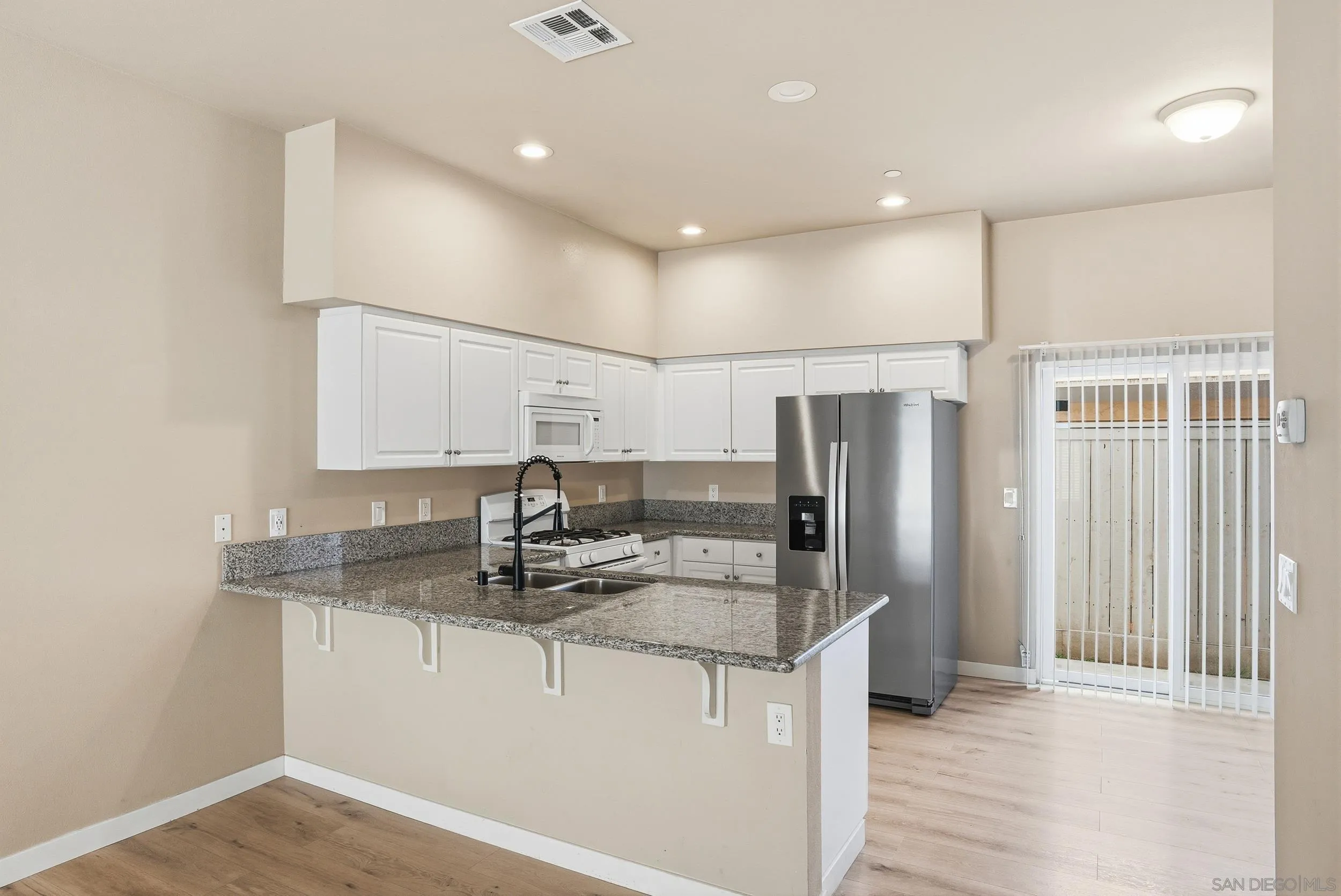 https://cdn.realtyfeed.com/cdn/127/260014565/ebadd27f3f6a2b84798b151436252408.webp
