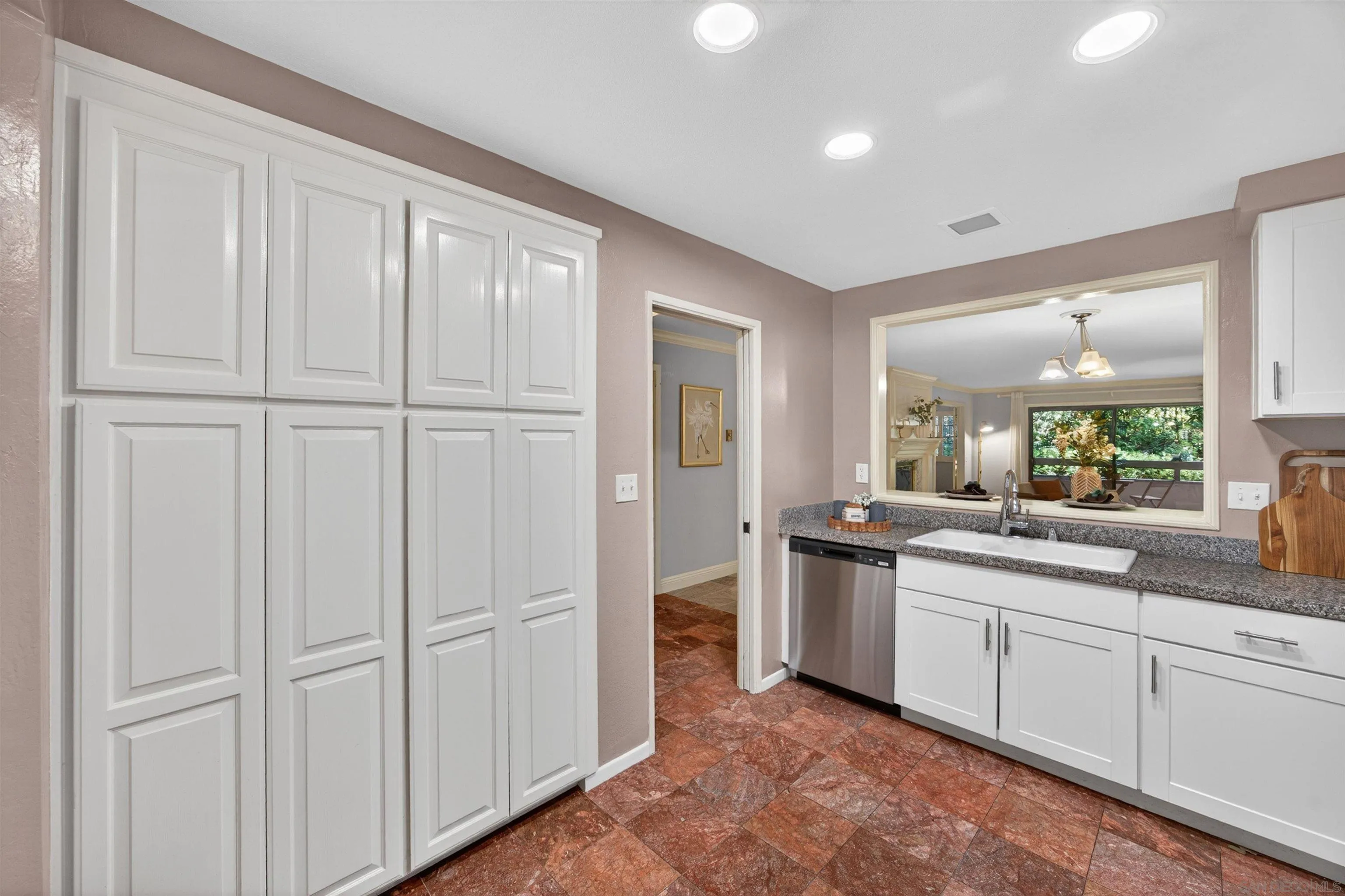 https://cdn.realtyfeed.com/cdn/127/260014566/051e07d64e1297ace7190316390e7b1c.webp