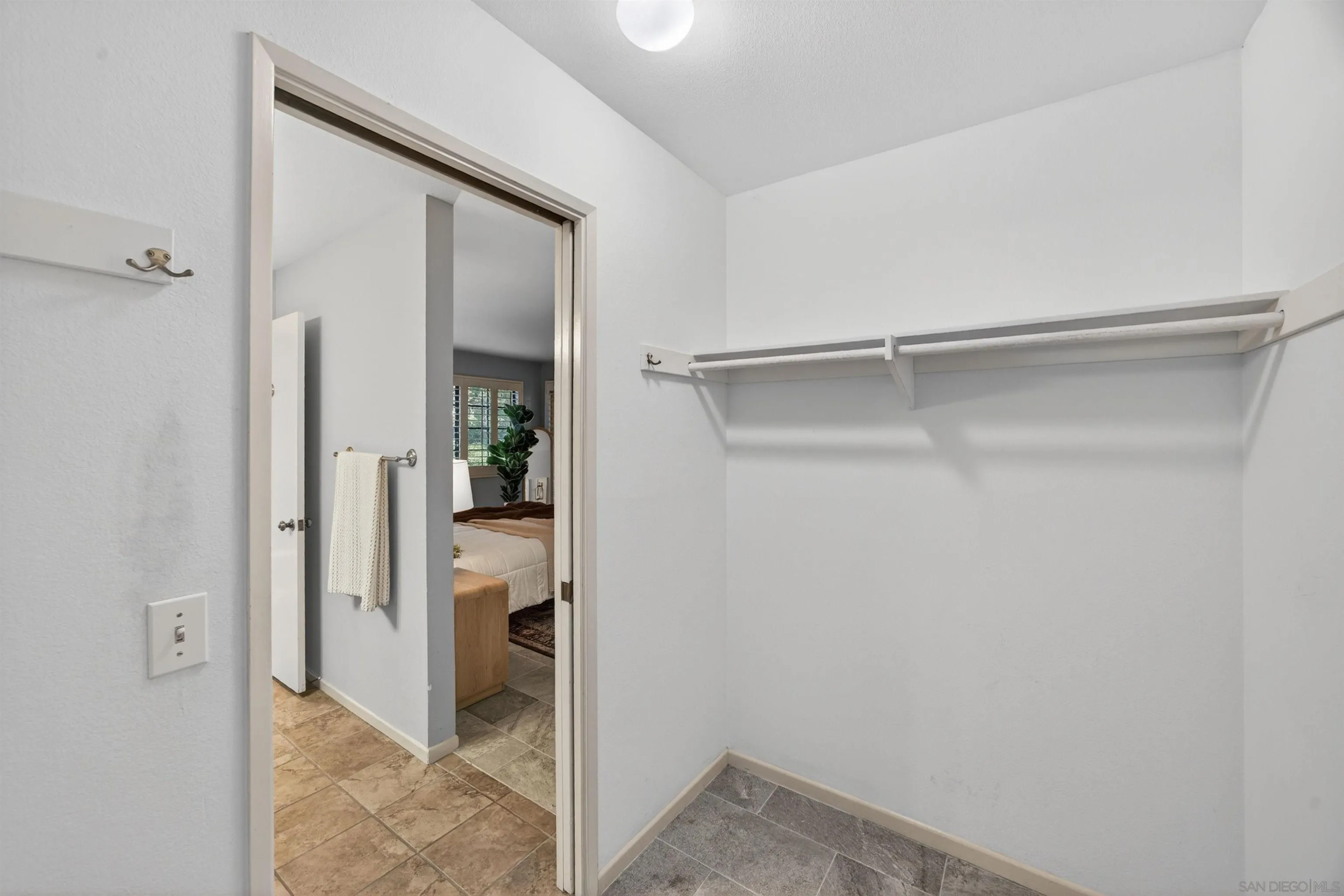 https://cdn.realtyfeed.com/cdn/127/260014566/6b26f990f4c379f31dbd186a3d13f129.webp