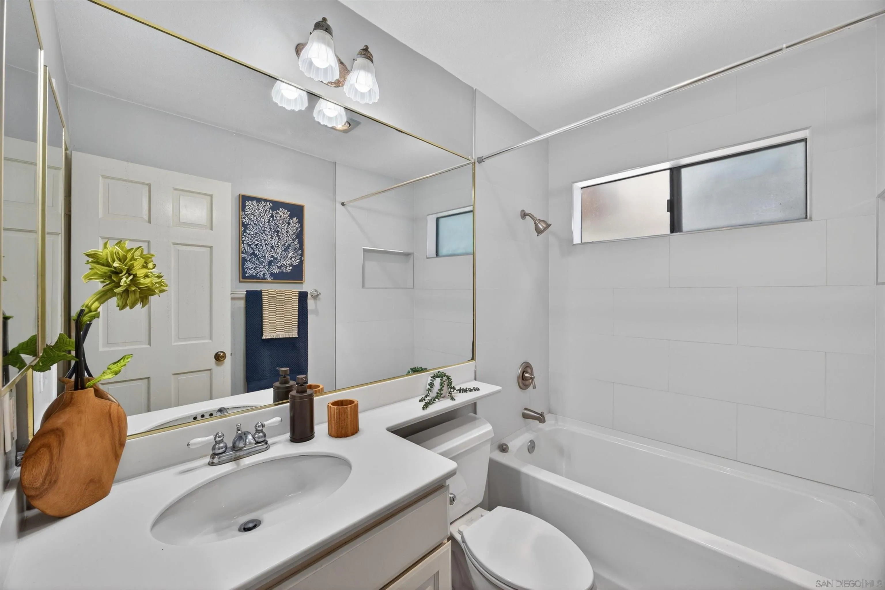 https://cdn.realtyfeed.com/cdn/127/260014566/6b4da5d51ff48e464edab8fd8538f1ba.webp