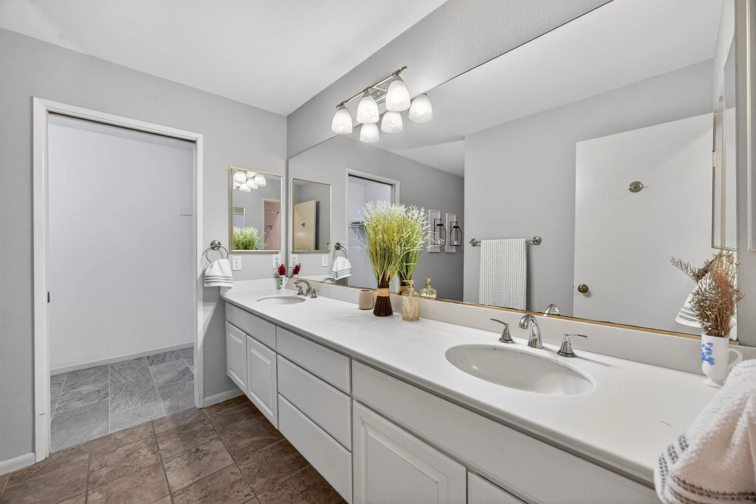 https://cdn.realtyfeed.com/cdn/127/260014566/971e8f02532c08e21330d91e69baef56.webp