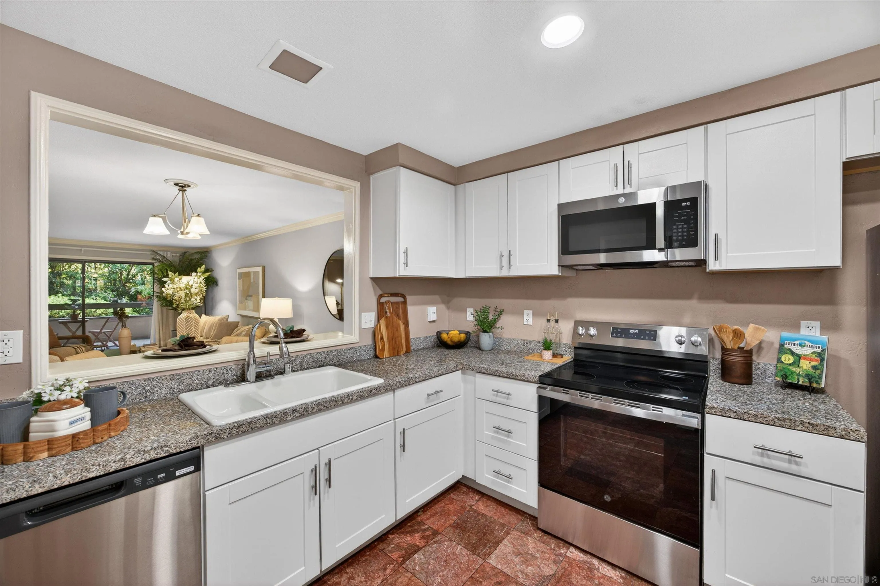 https://cdn.realtyfeed.com/cdn/127/260014566/f47f33bd21259161a59dca2d88849322.webp