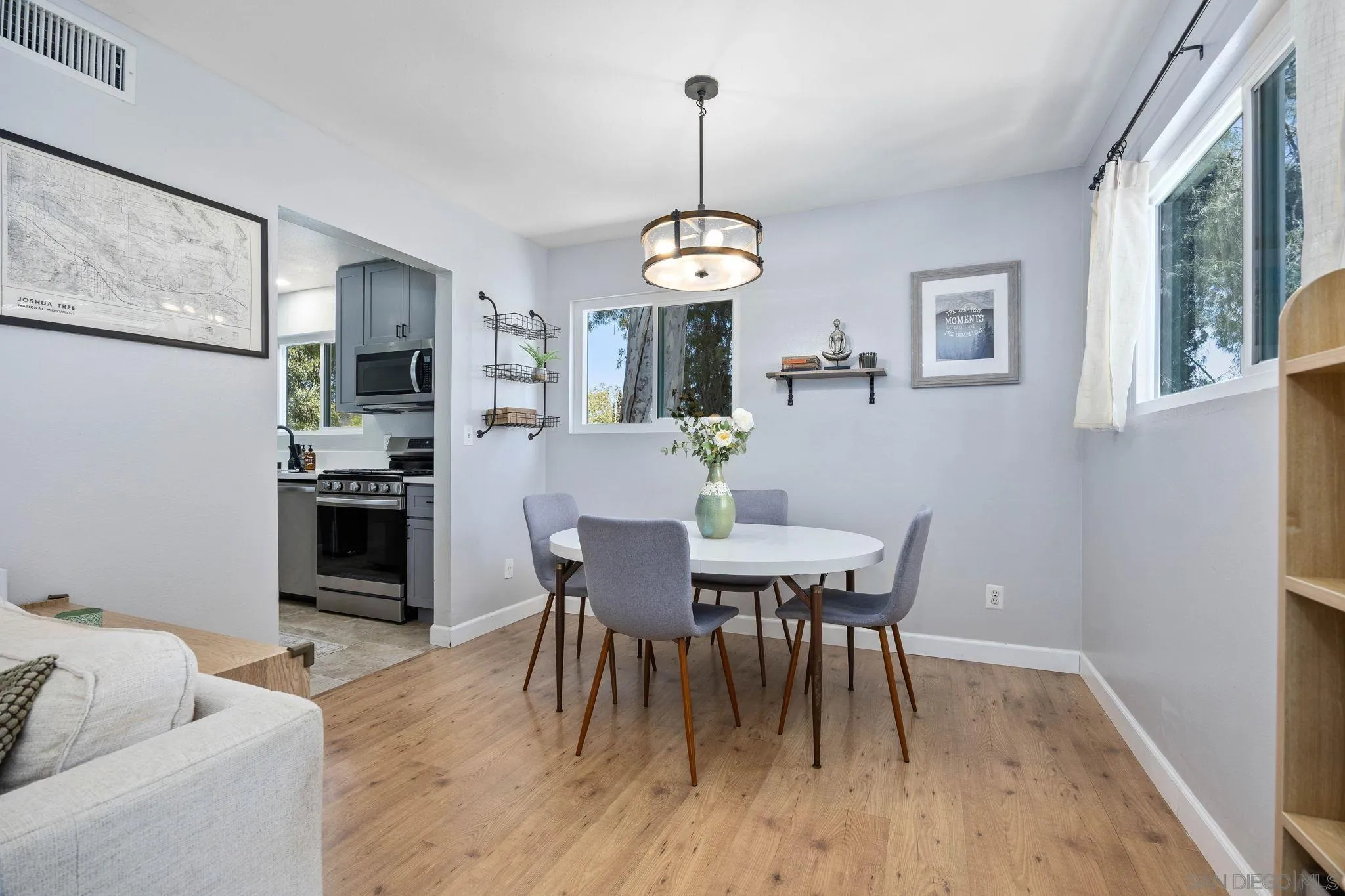 https://cdn.realtyfeed.com/cdn/127/260014567/17851e6103aaa00d647a40f814695ea9.webp