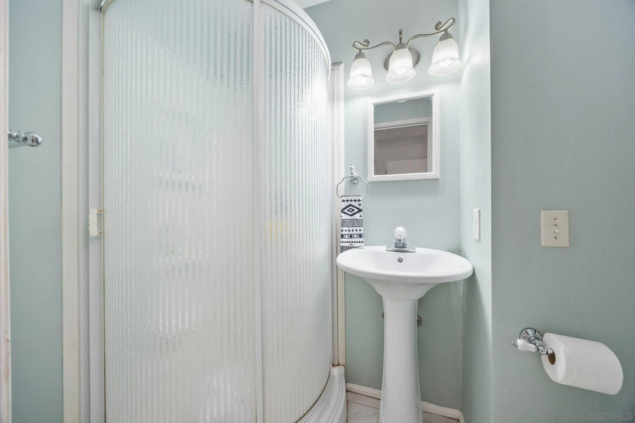 https://cdn.realtyfeed.com/cdn/127/260014567/6bfca514802070bcdda18649d36a3414.webp