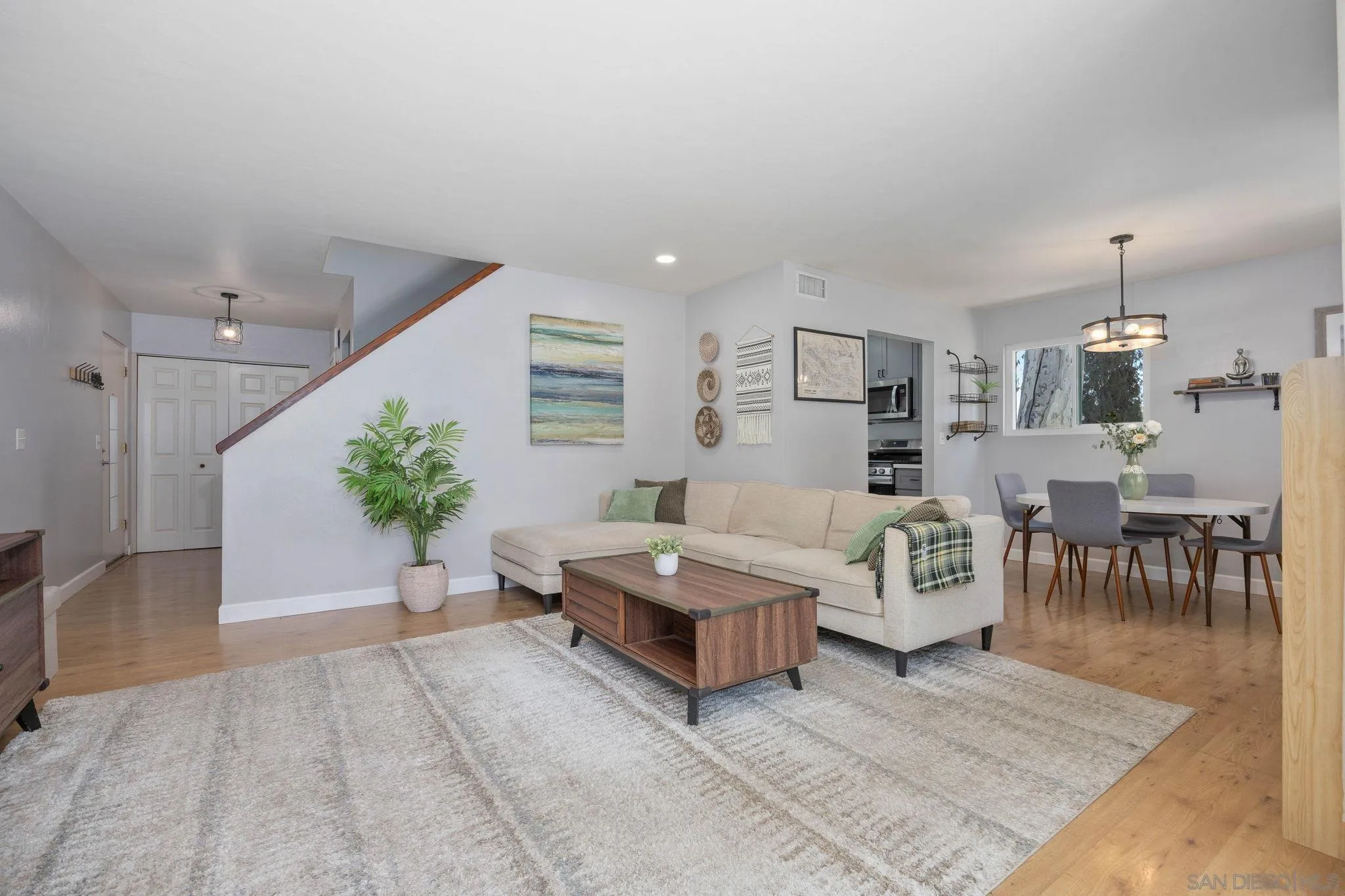 https://cdn.realtyfeed.com/cdn/127/260014567/92e14e119c187dc70fac4a84035b997d.webp