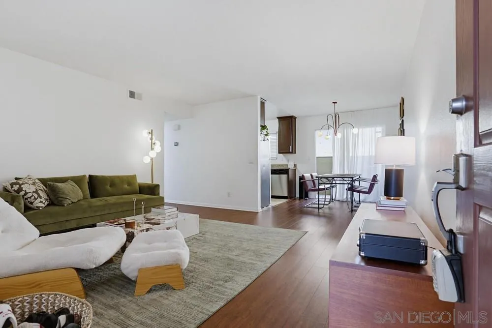 https://cdn.realtyfeed.com/cdn/127/260014572/deb70ab3b4a44606019e6232f5c6043e.webp
