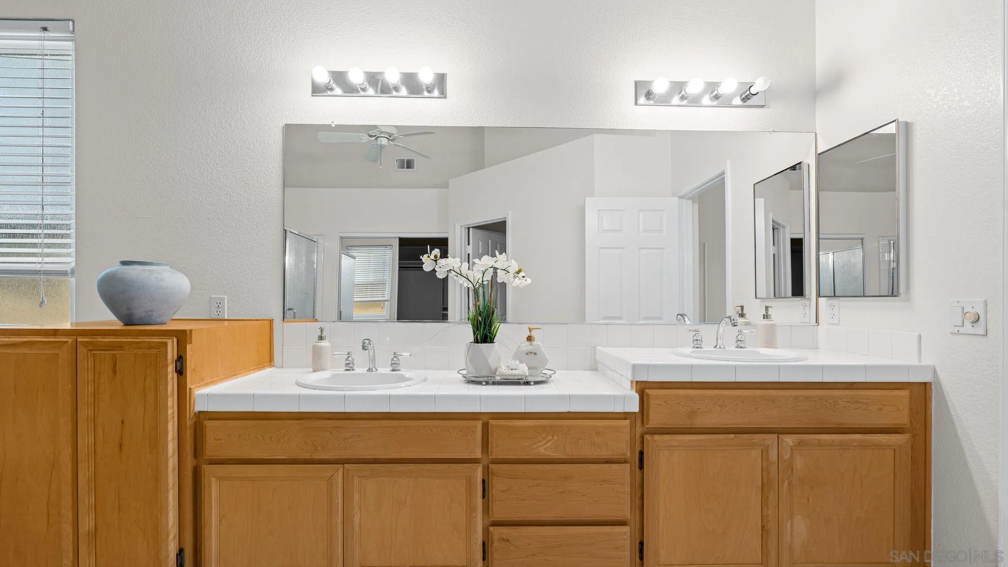 https://cdn.realtyfeed.com/cdn/127/260014573/06e49ddf4b5aaaf2fd94fea4d4cec0f1.webp
