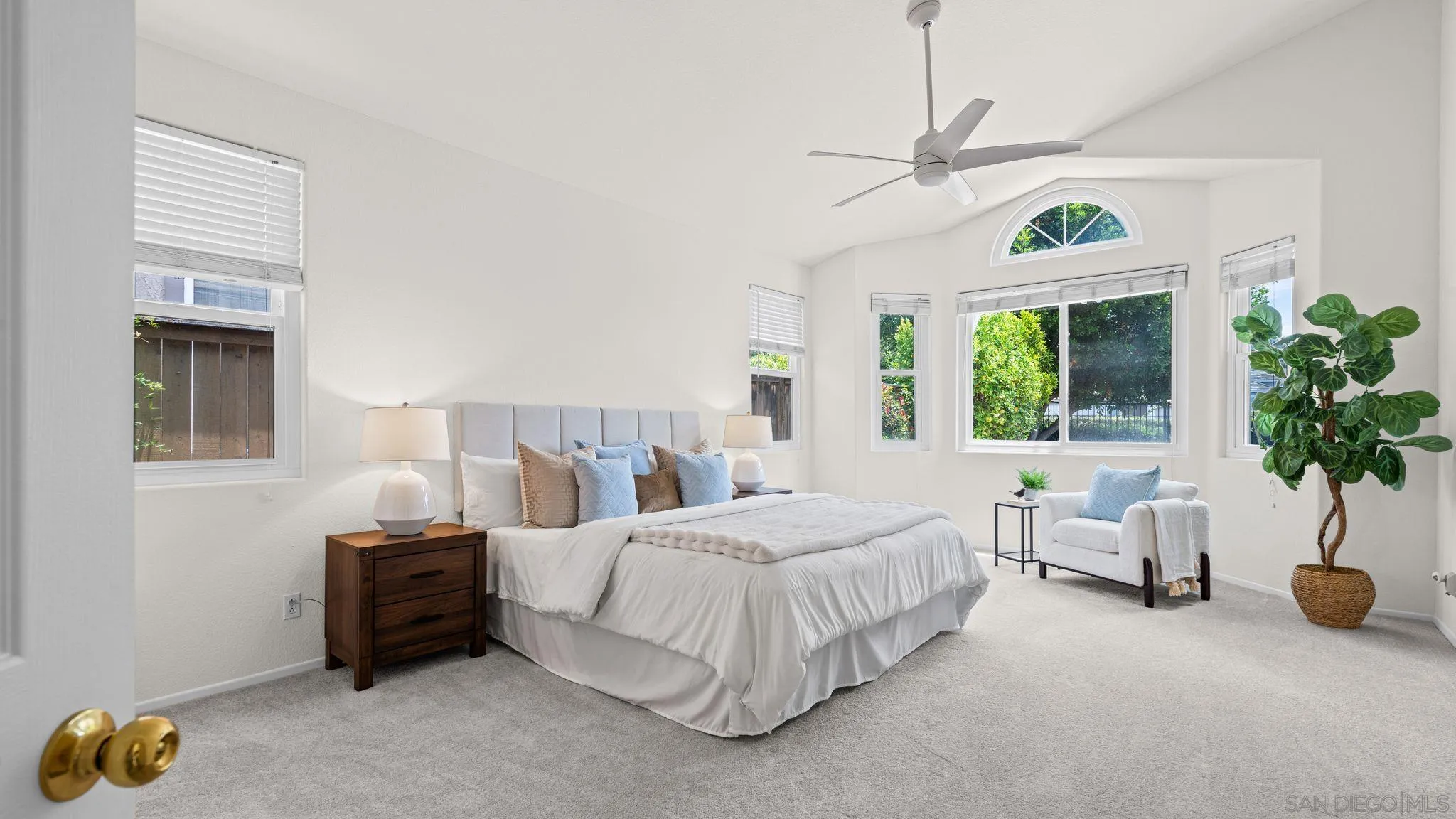 https://cdn.realtyfeed.com/cdn/127/260014573/14b2a99e713aaa7df30d3540b8de4e4b.webp