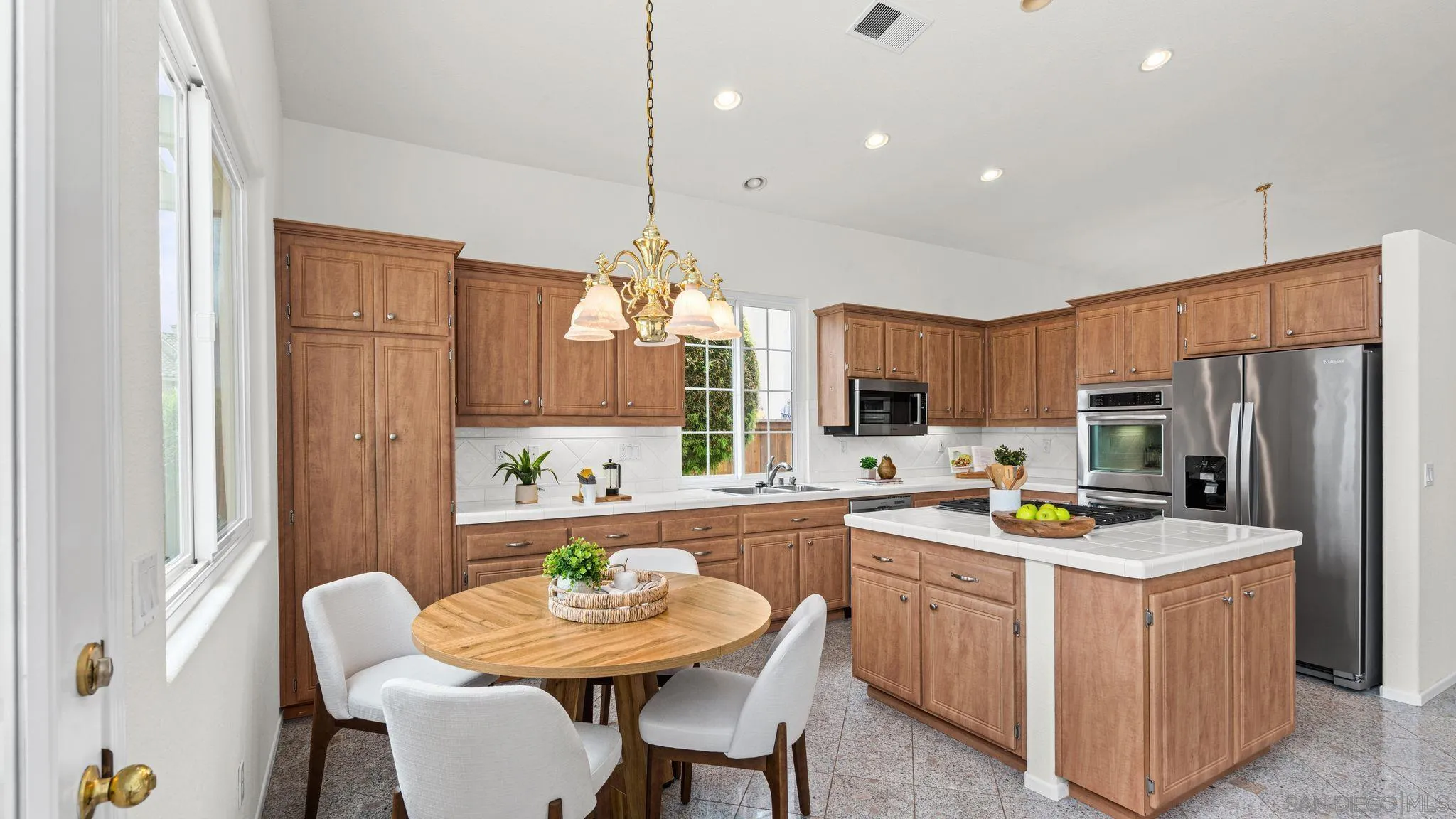https://cdn.realtyfeed.com/cdn/127/260014573/27f50798bb451e3ca5e452532d5508d7.webp