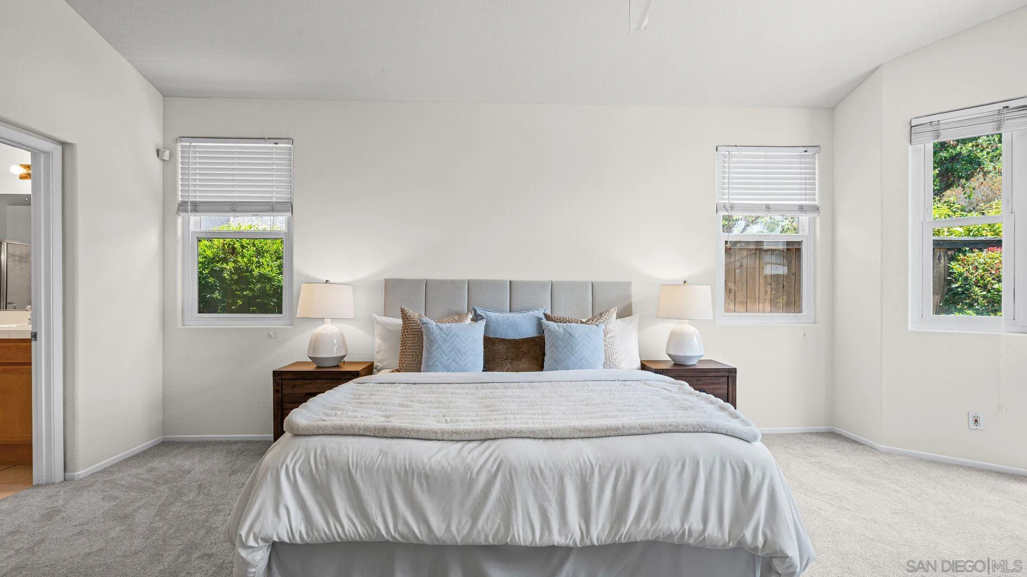 https://cdn.realtyfeed.com/cdn/127/260014573/4d7c753bc05683e9abcff080462351a6.webp